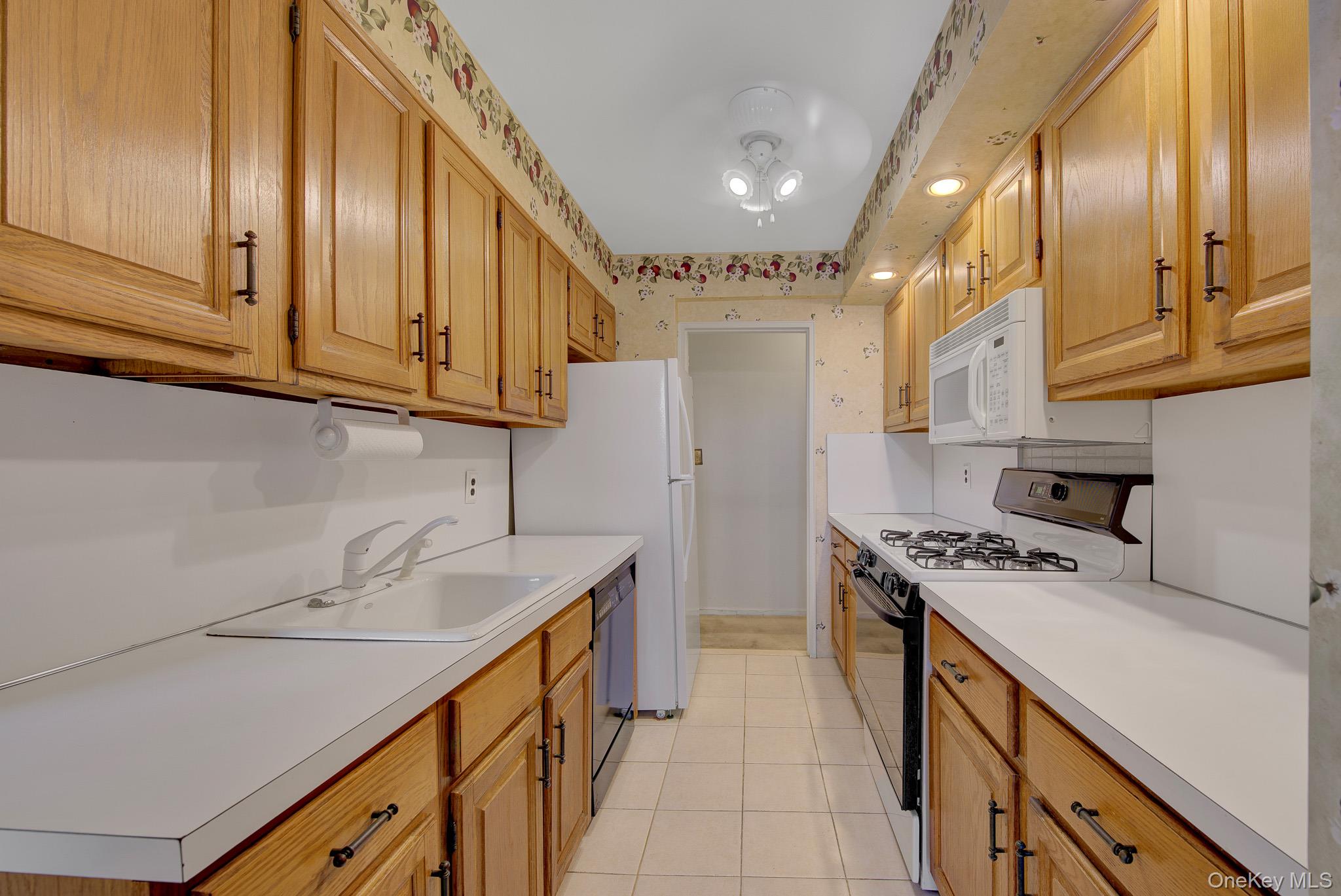 54-44 Little Neck Parkway, Unit 5U photo 19