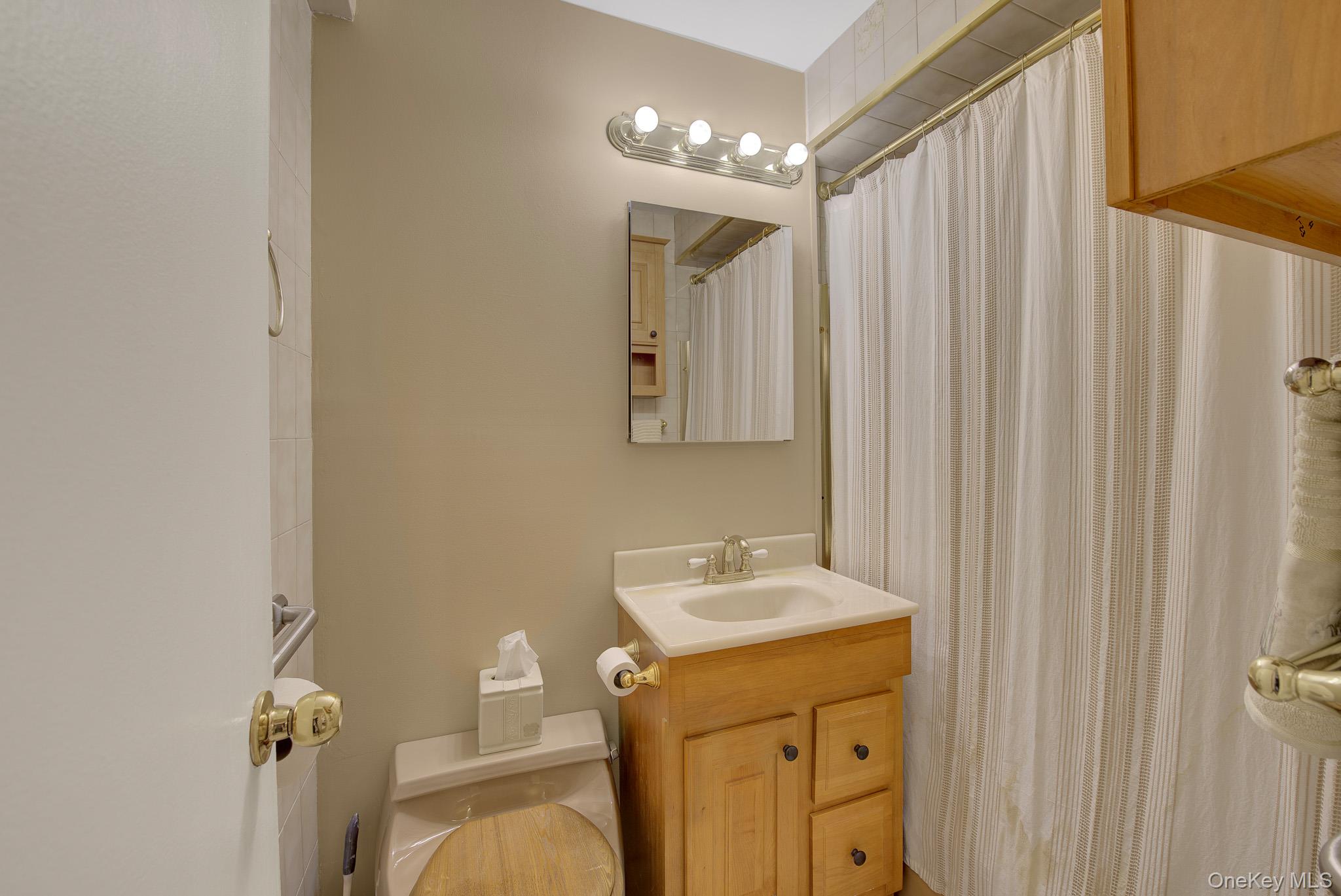 54-44 Little Neck Parkway, Unit 5U photo 31