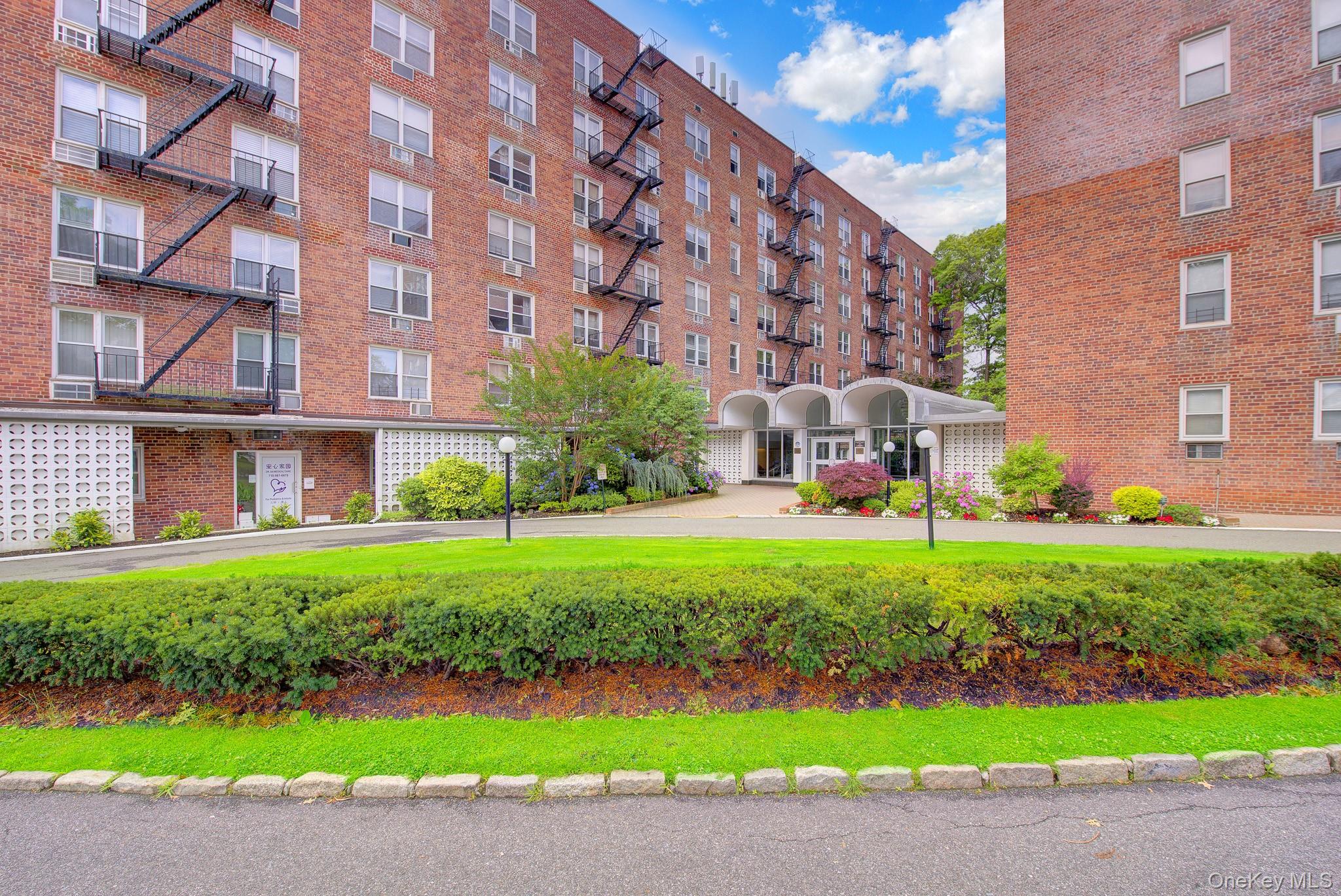 54-44 Little Neck Parkway, Unit 5U photo 5