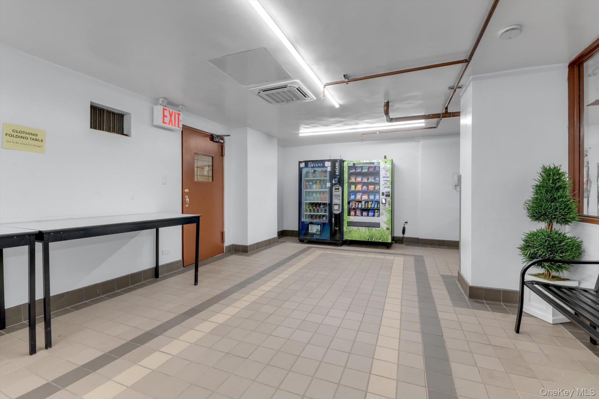 61-20 Grand Central Parkway, Unit A208 photo 15