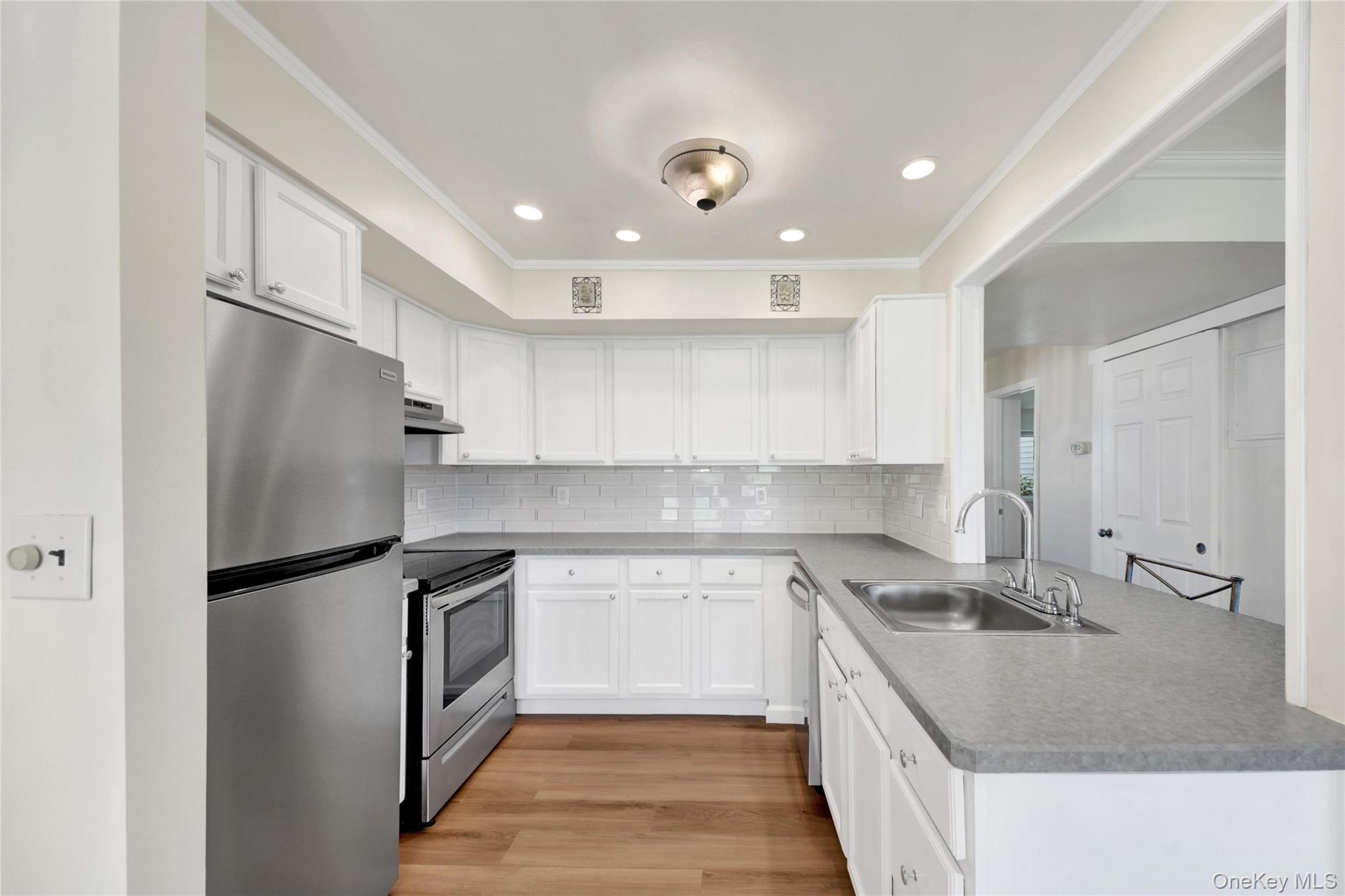 51 Jefferson Oval, Unit E photo 4