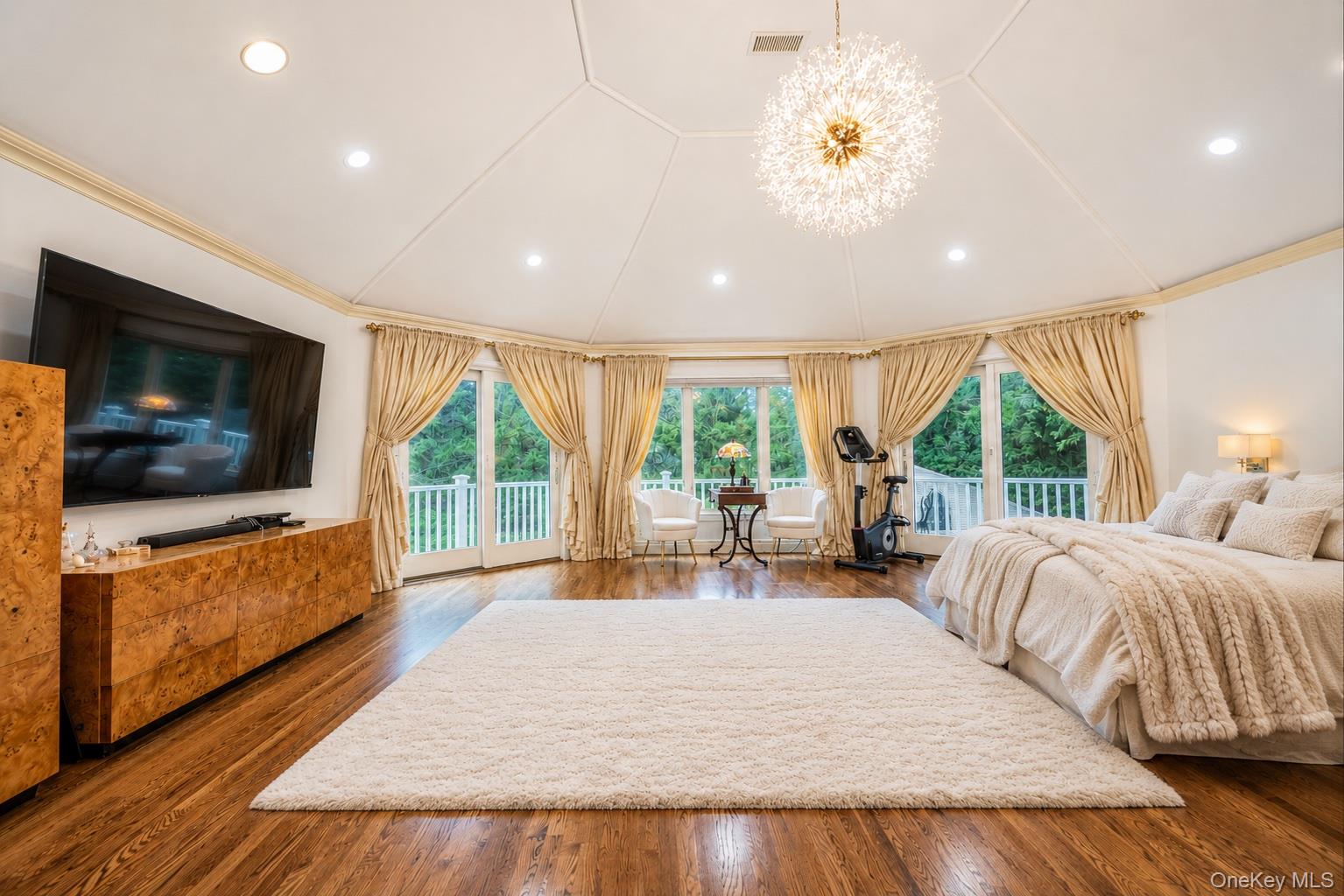 20 Astro Place – For Sale photo 25