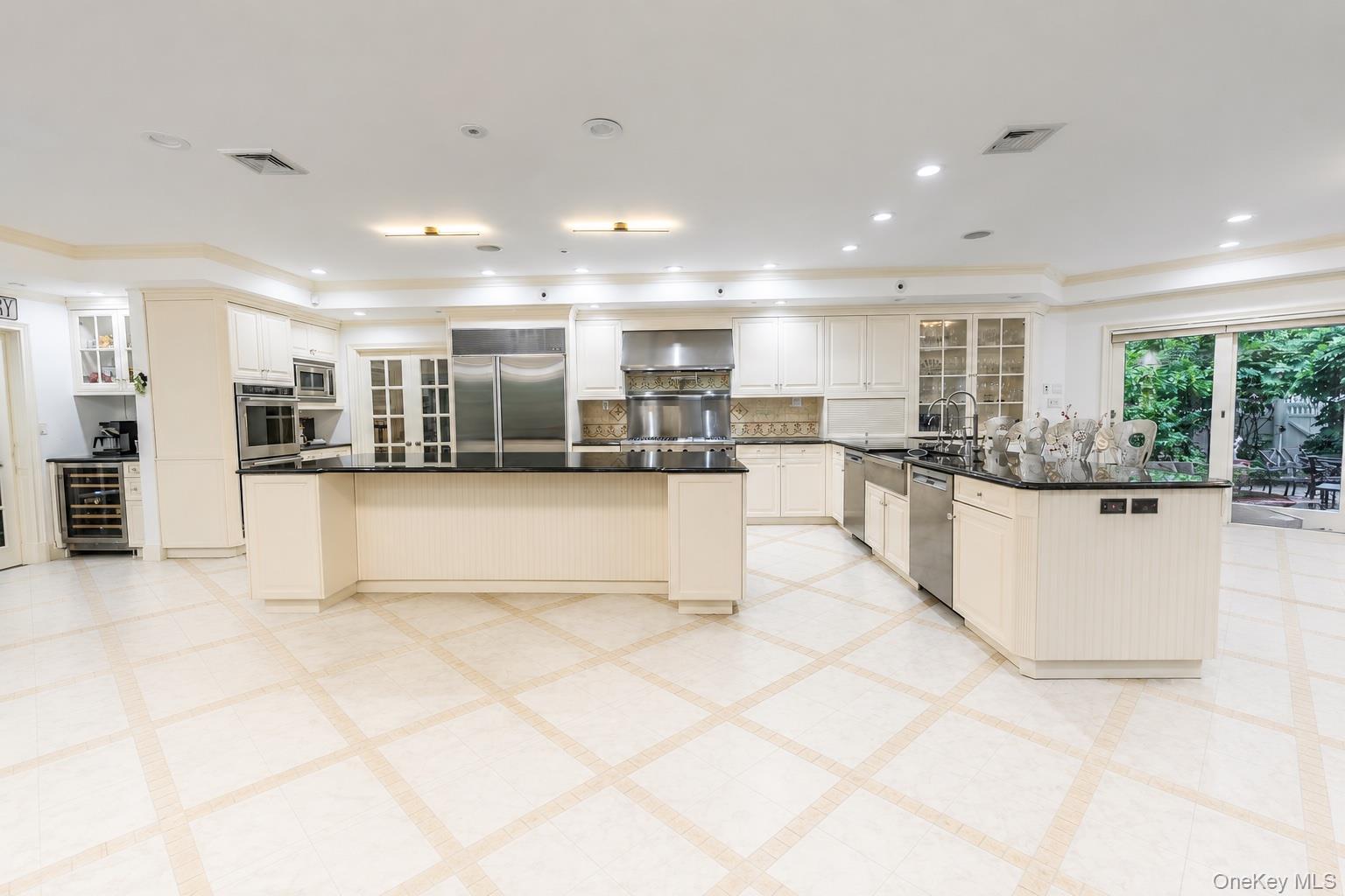 20 Astro Place – For Sale photo 8