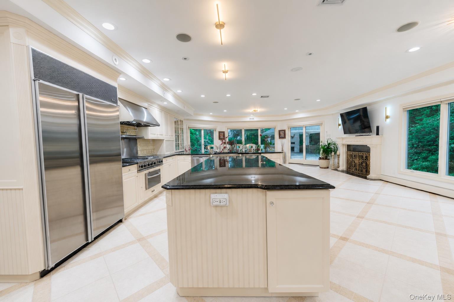 20 Astro Place – For Sale photo 7