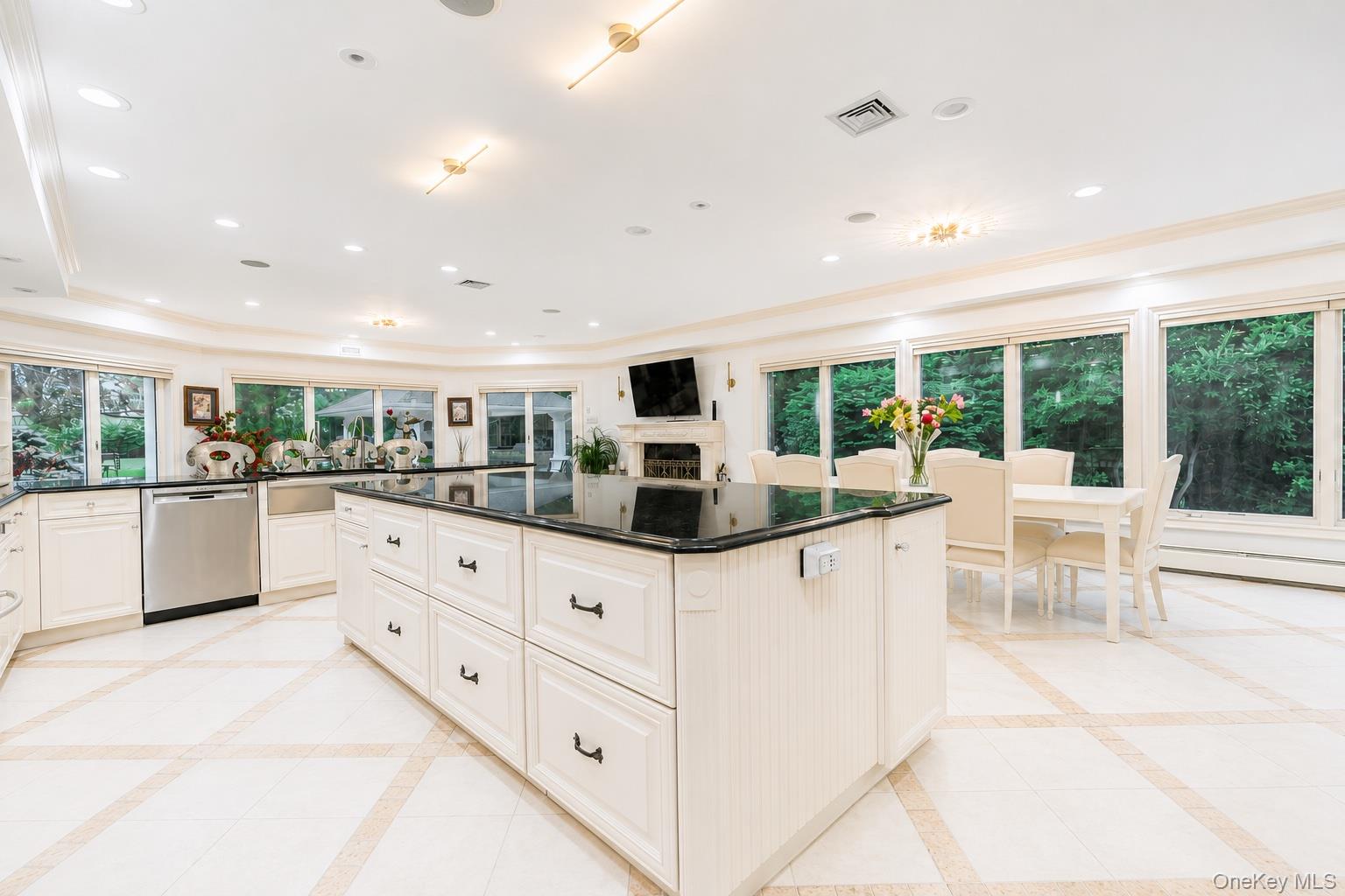 20 Astro Place – For Sale photo 6