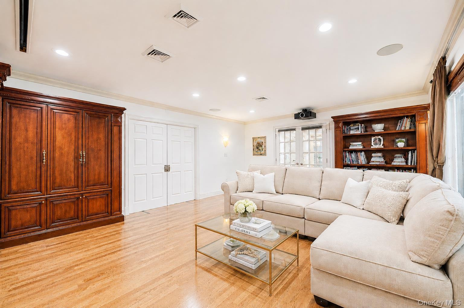 20 Astro Place – For Sale photo 15