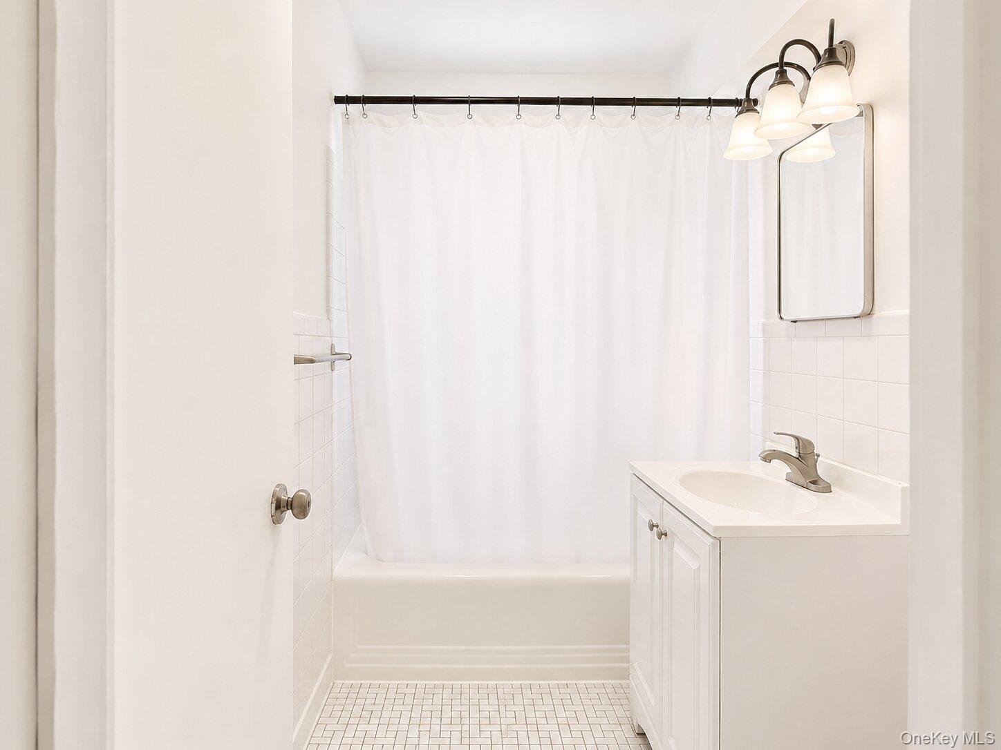 4295 Webster Avenue, Unit 2D photo 9