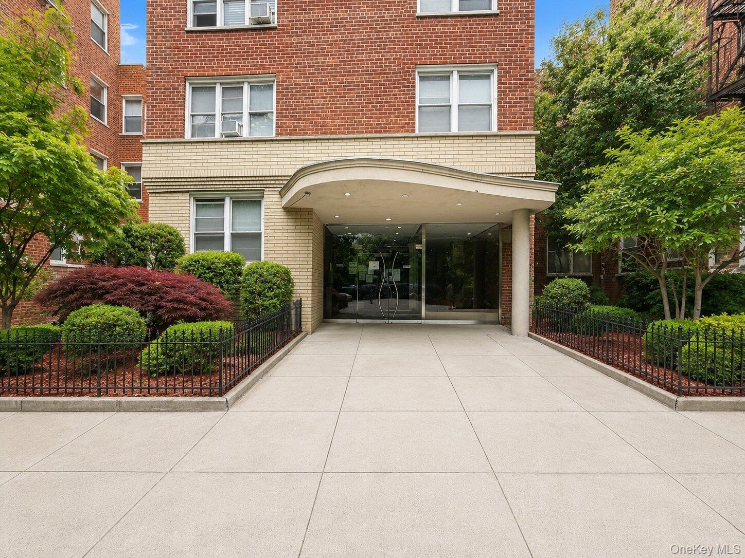 4295 Webster Avenue, Unit 2D