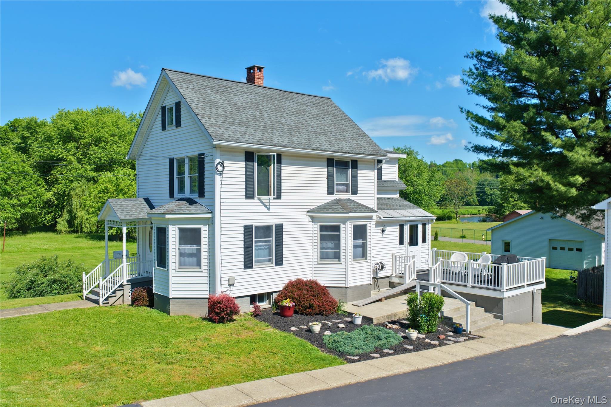 470 W Main Street – For Sale photo 3