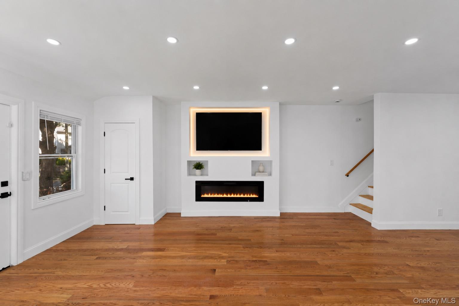122-19 Lucas Street – For Sale photo 3