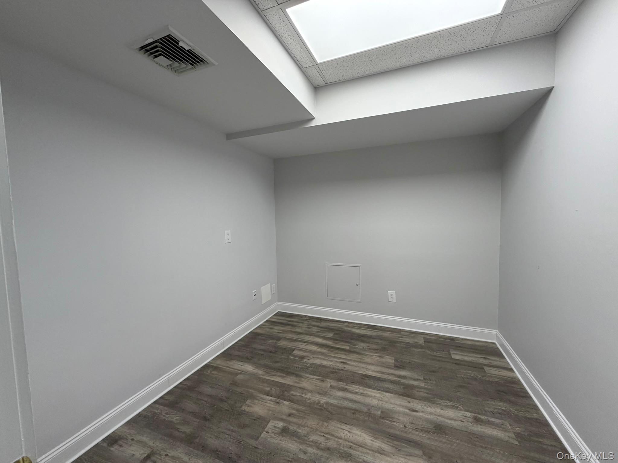 213-33 39th Avenue, Unit 340 photo 9