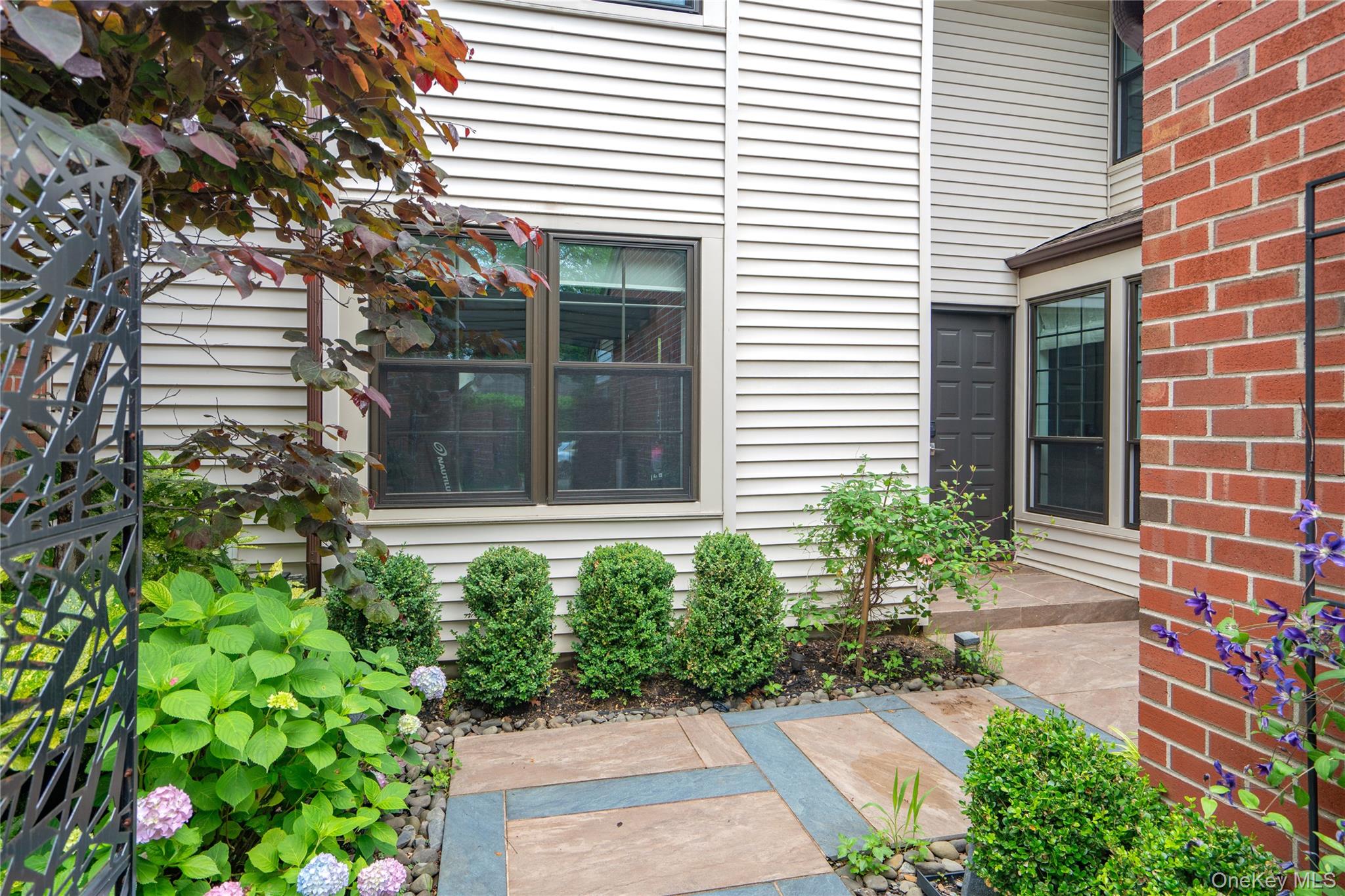 23 Estates Terrace N – For Sale photo 2
