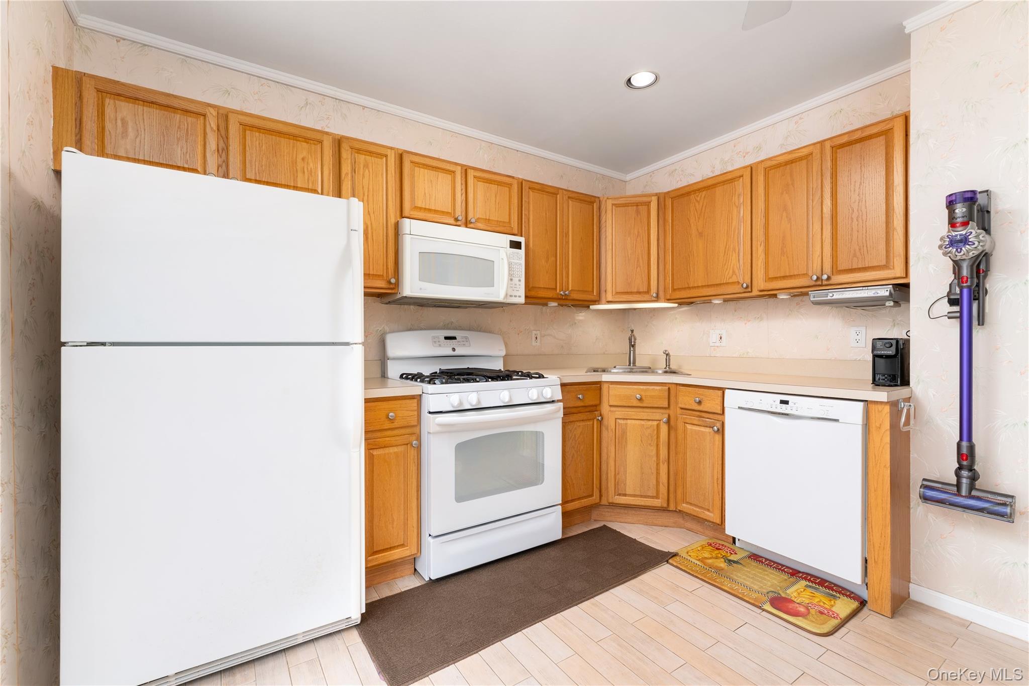 5 Robert Lane, Unit 5 photo 12