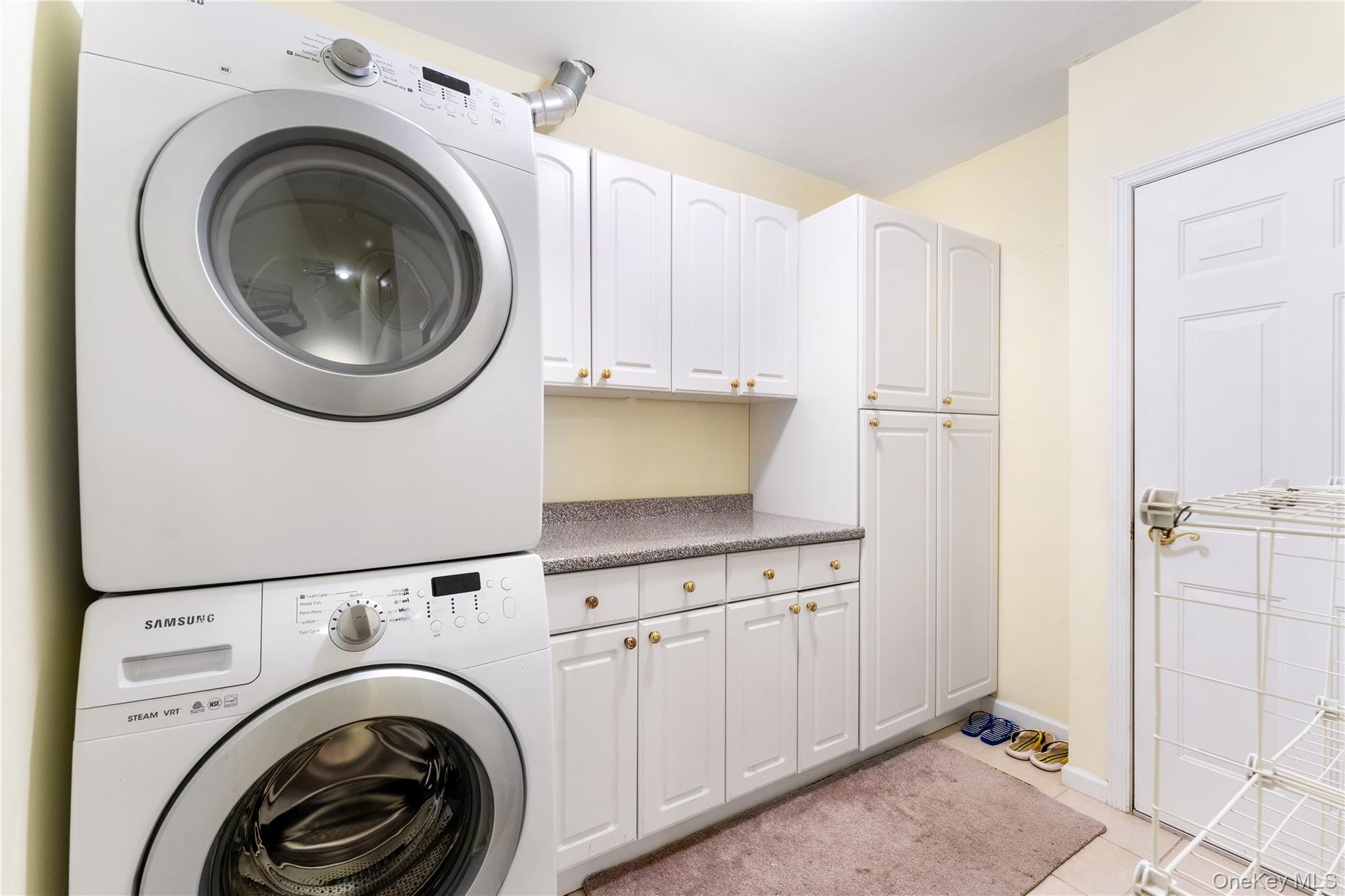 5 Robert Lane, Unit 5 photo 18