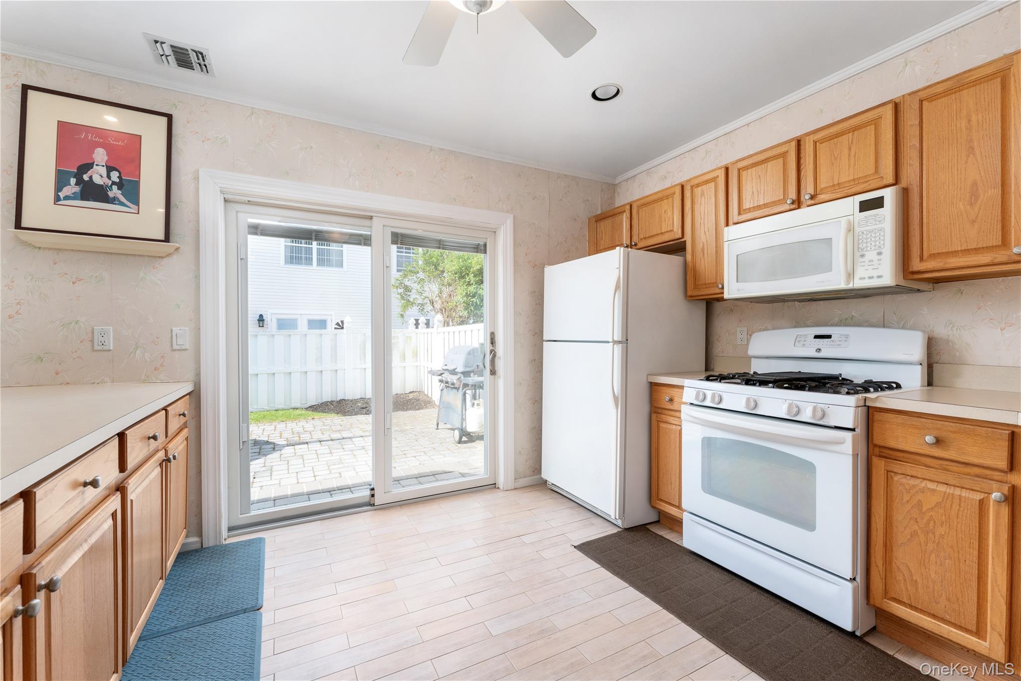 5 Robert Lane, Unit 5 photo 9