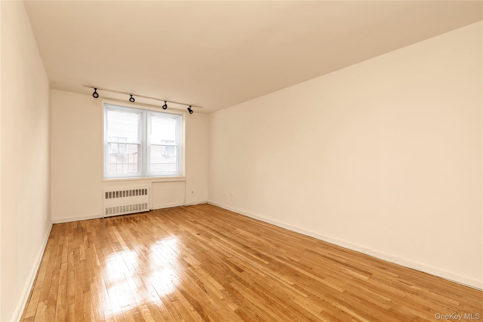 31-85 Crescent Street, Unit 2nd photo 3