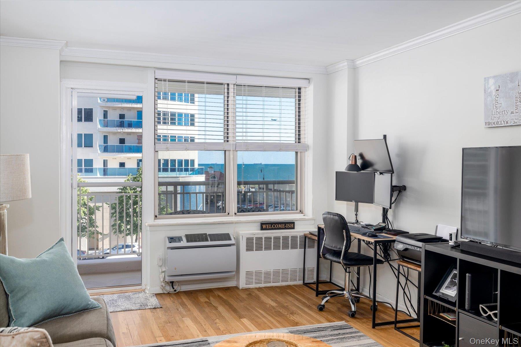 410 E Broadway, Unit 4C photo 2