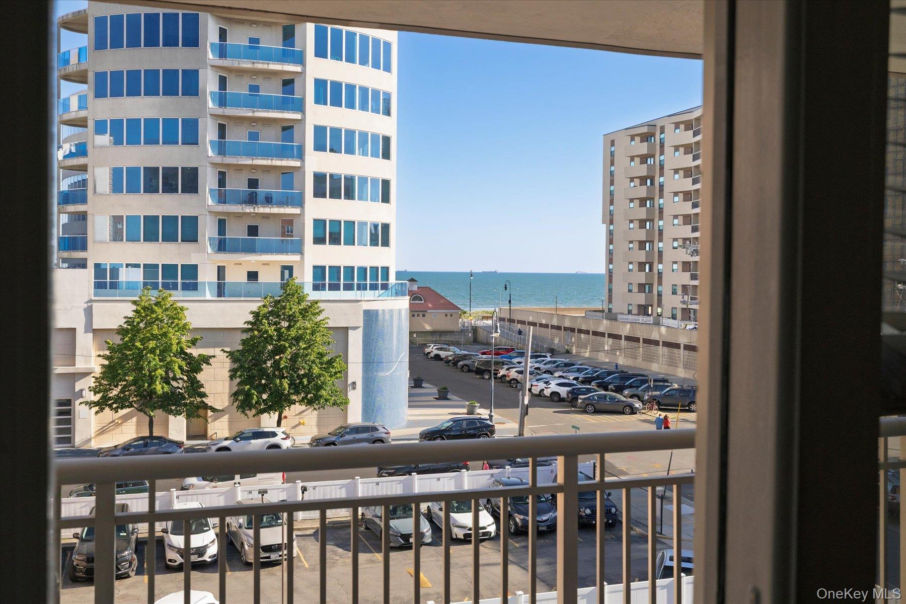 410 E Broadway, Unit 4C photo 4