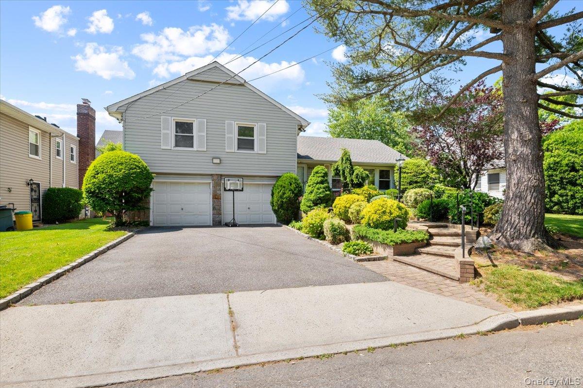 842 Fiske Street – For Sale