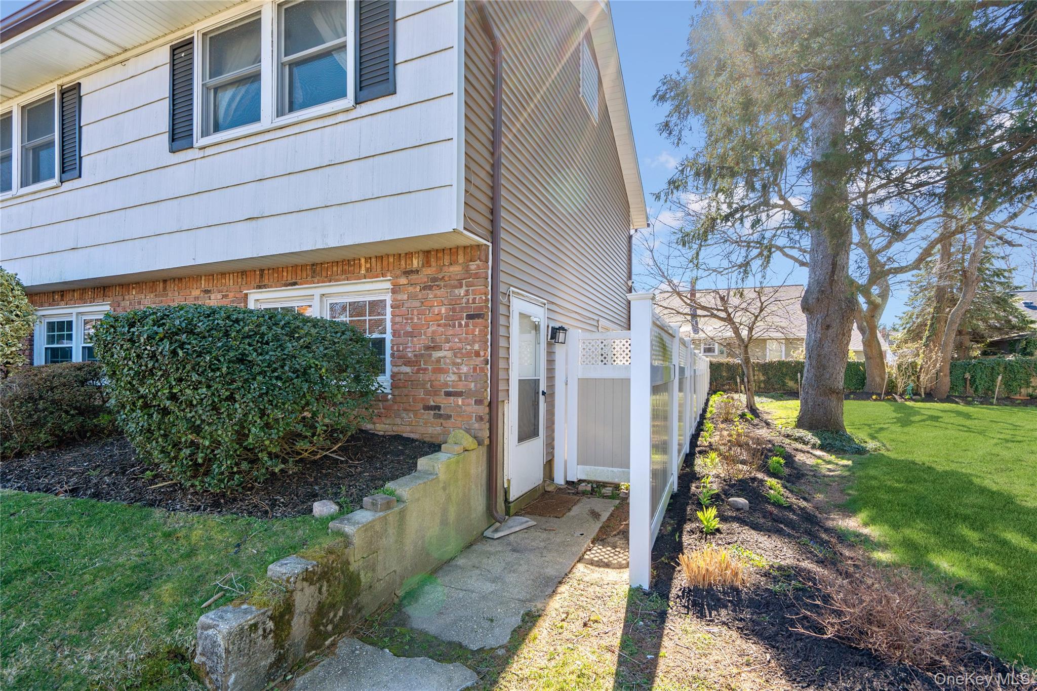 445 S Wellwood Avenue – For Rent photo 2