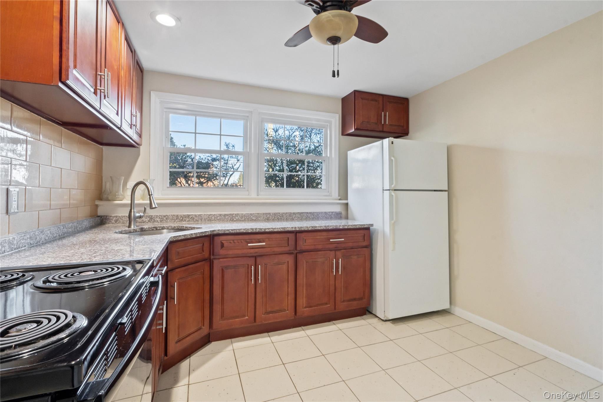 445 S Wellwood Avenue – For Rent photo 12