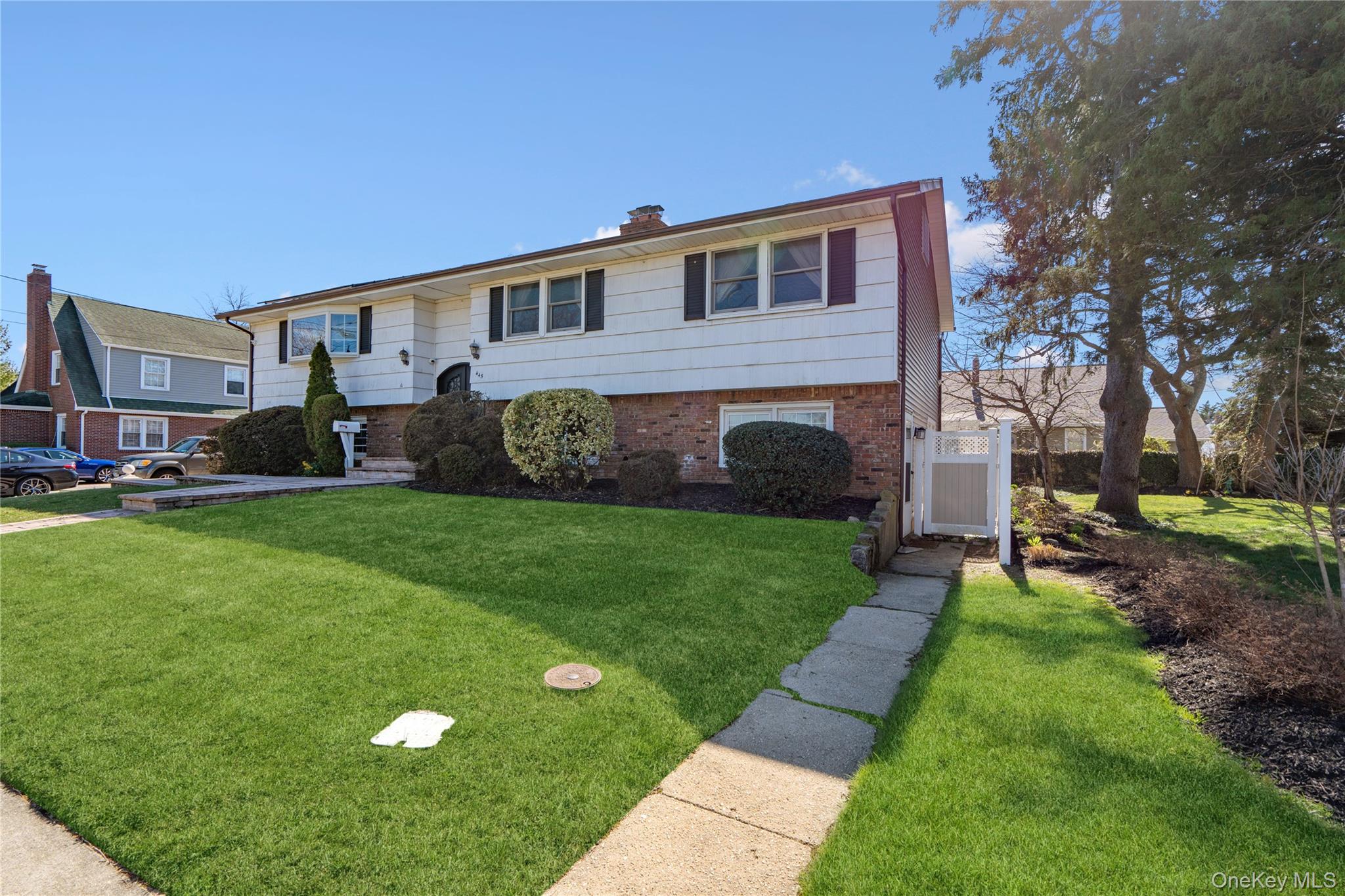 445 S Wellwood Avenue – For Rent
