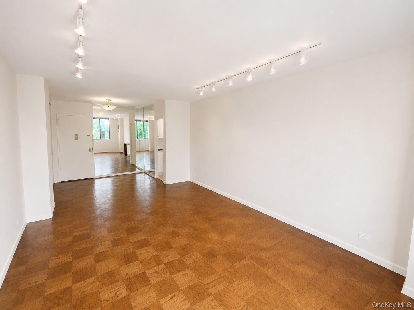 27010 Grand Central Parkway, Unit 4M photo 3
