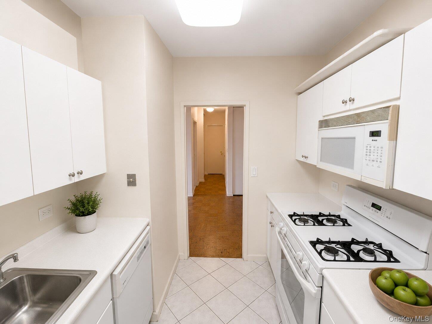 27010 Grand Central Parkway, Unit 4M photo 4