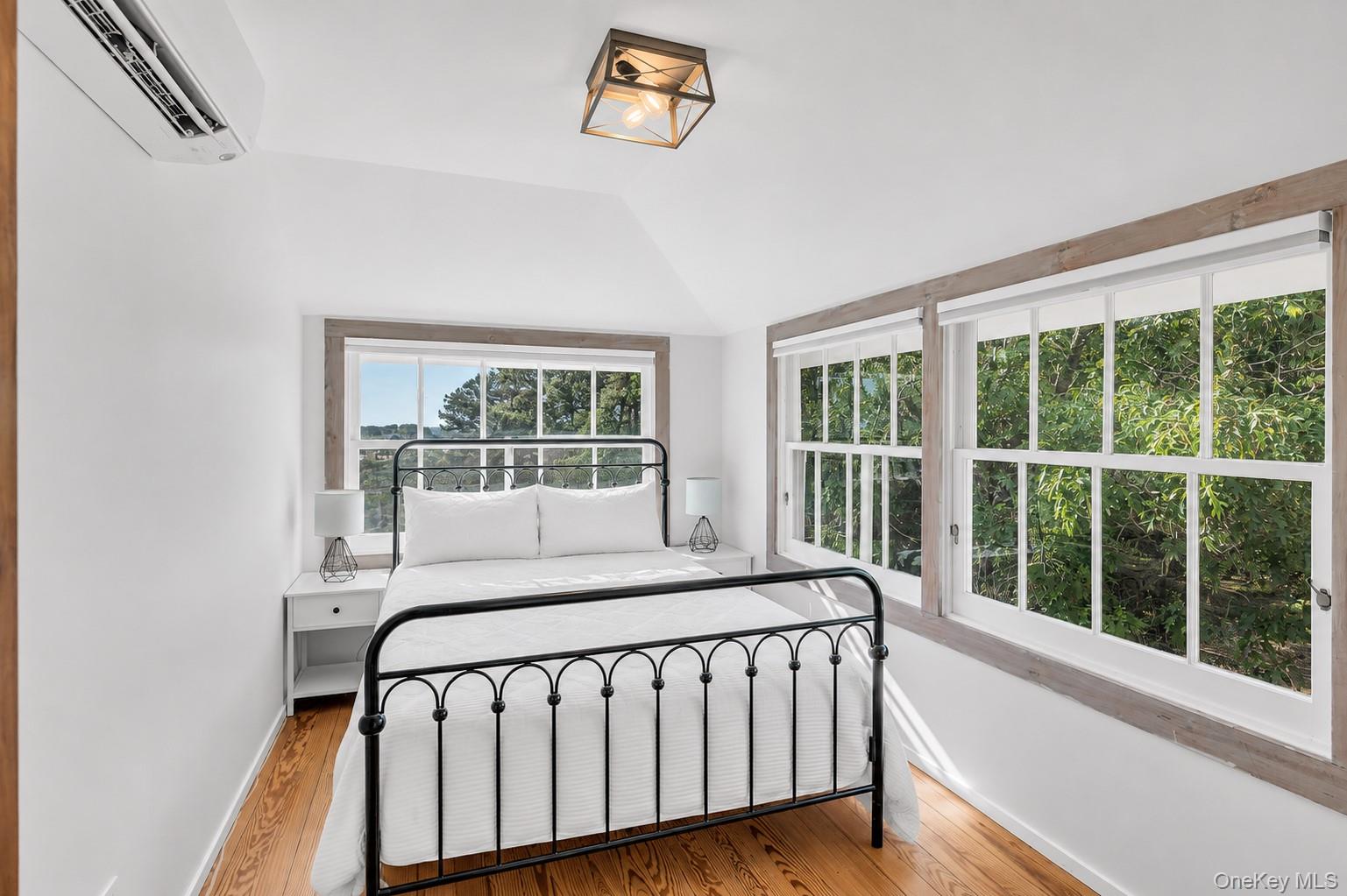 3651 Soundview Avenue – For Sale photo 21