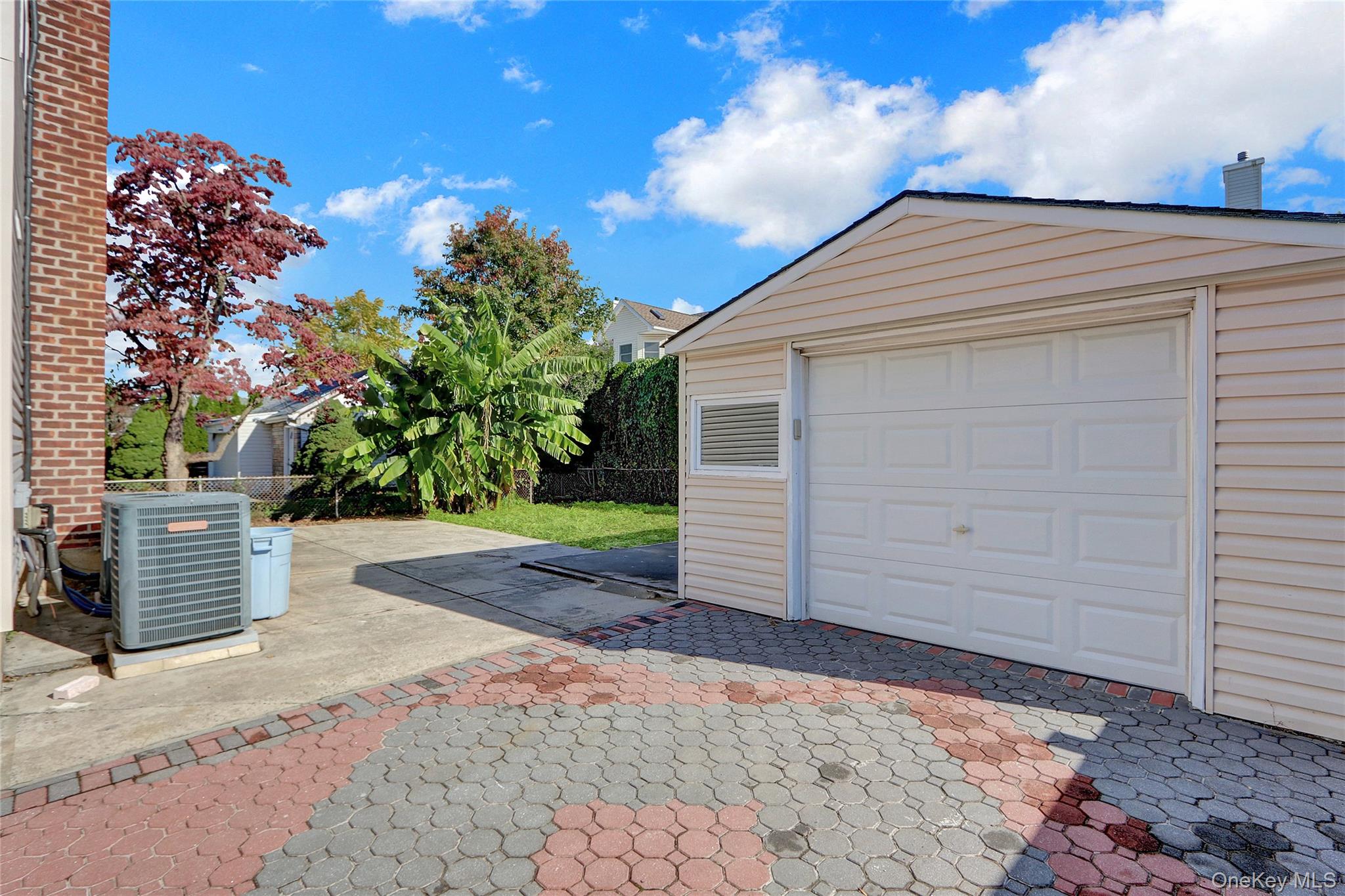 32 3rd Avenue – For Sale photo 4