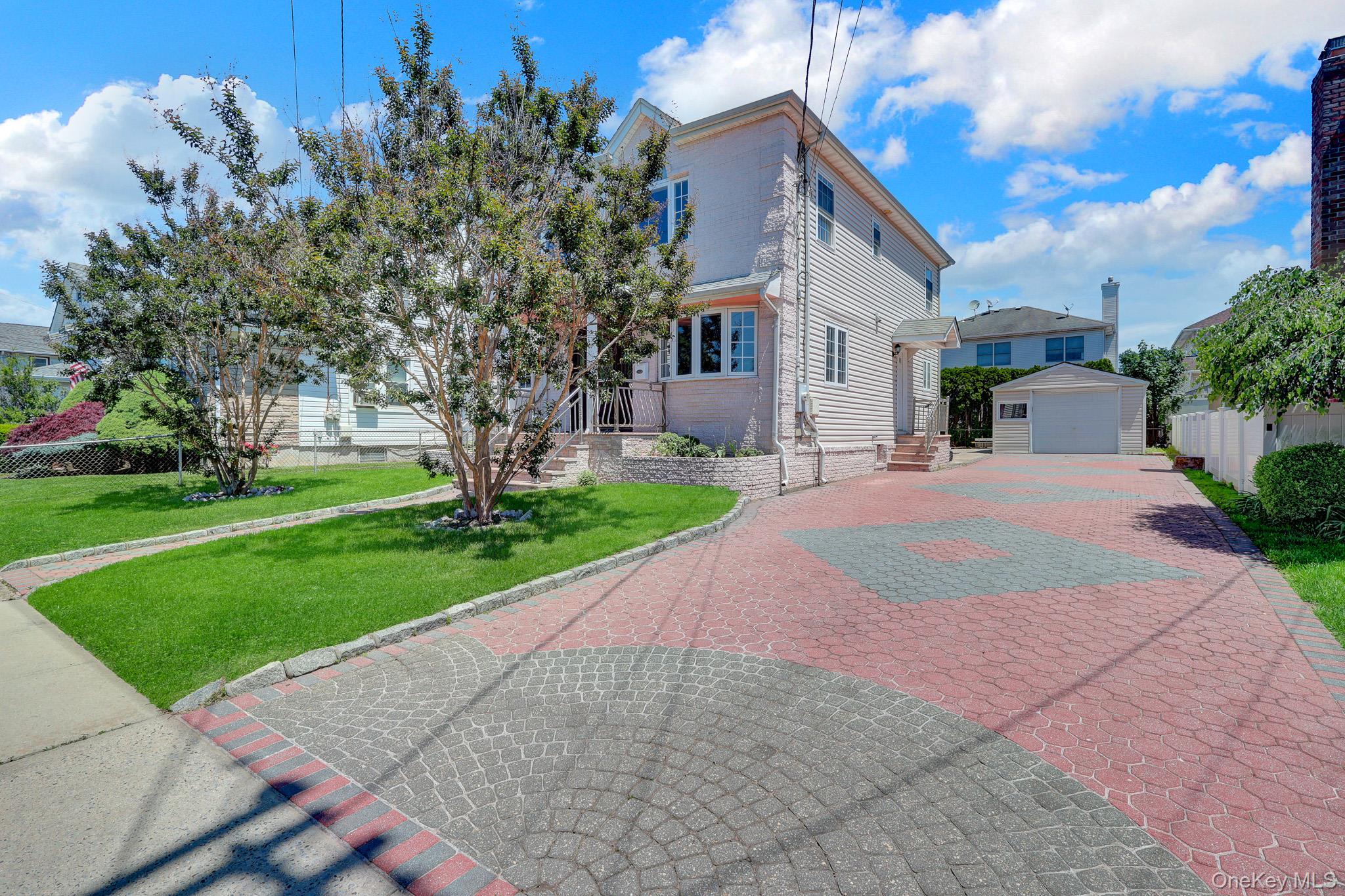 32 3rd Avenue – For Sale photo 2