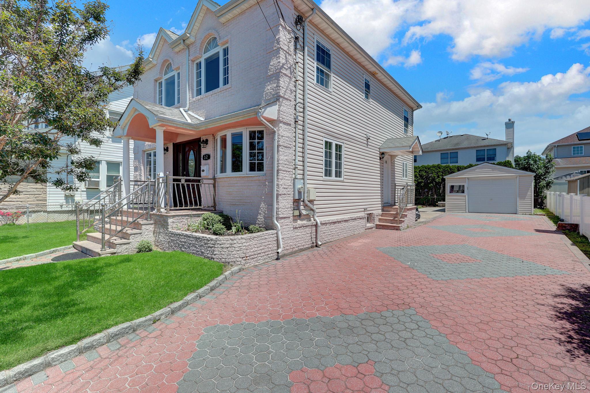 32 3rd Avenue – For Sale photo 3