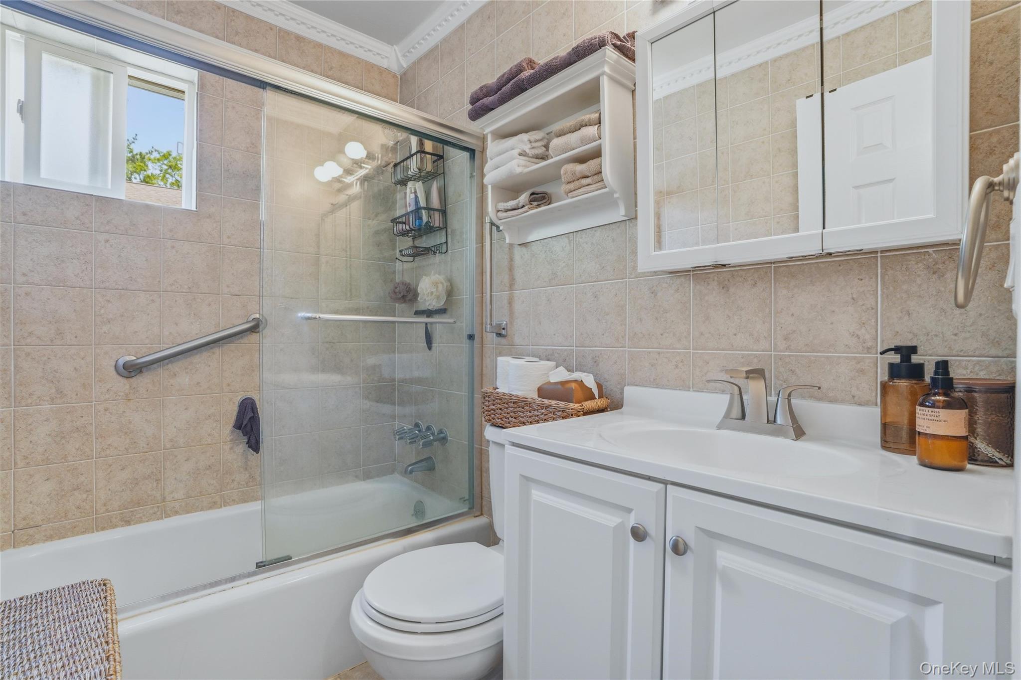 90 Osborne Hill Road, Unit B14 photo 15