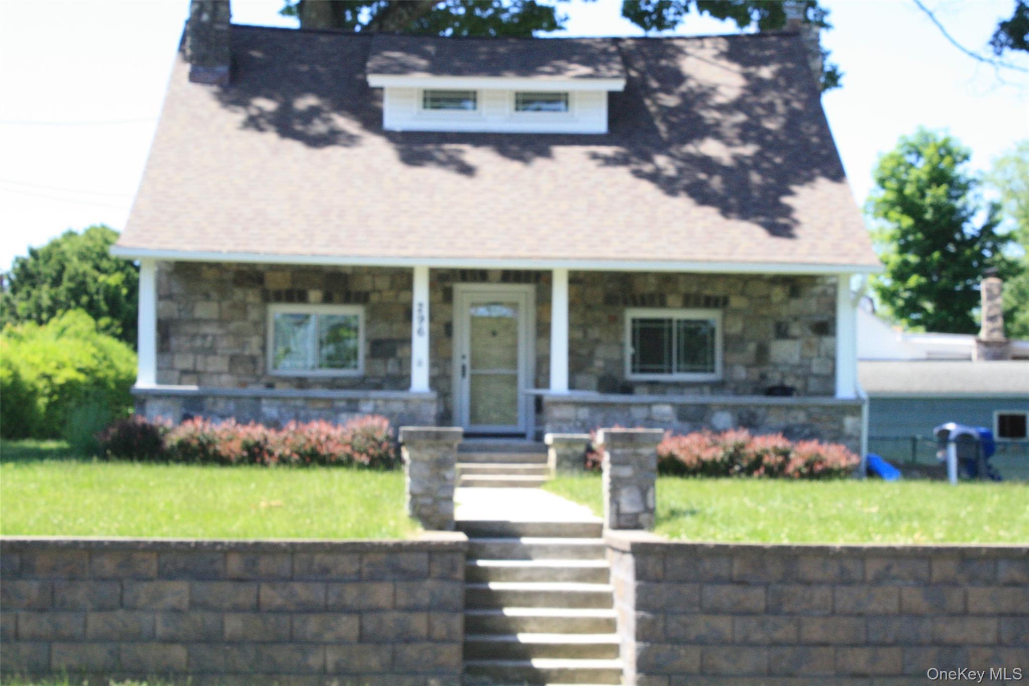 296 Lakeshore Drive E – For Sale