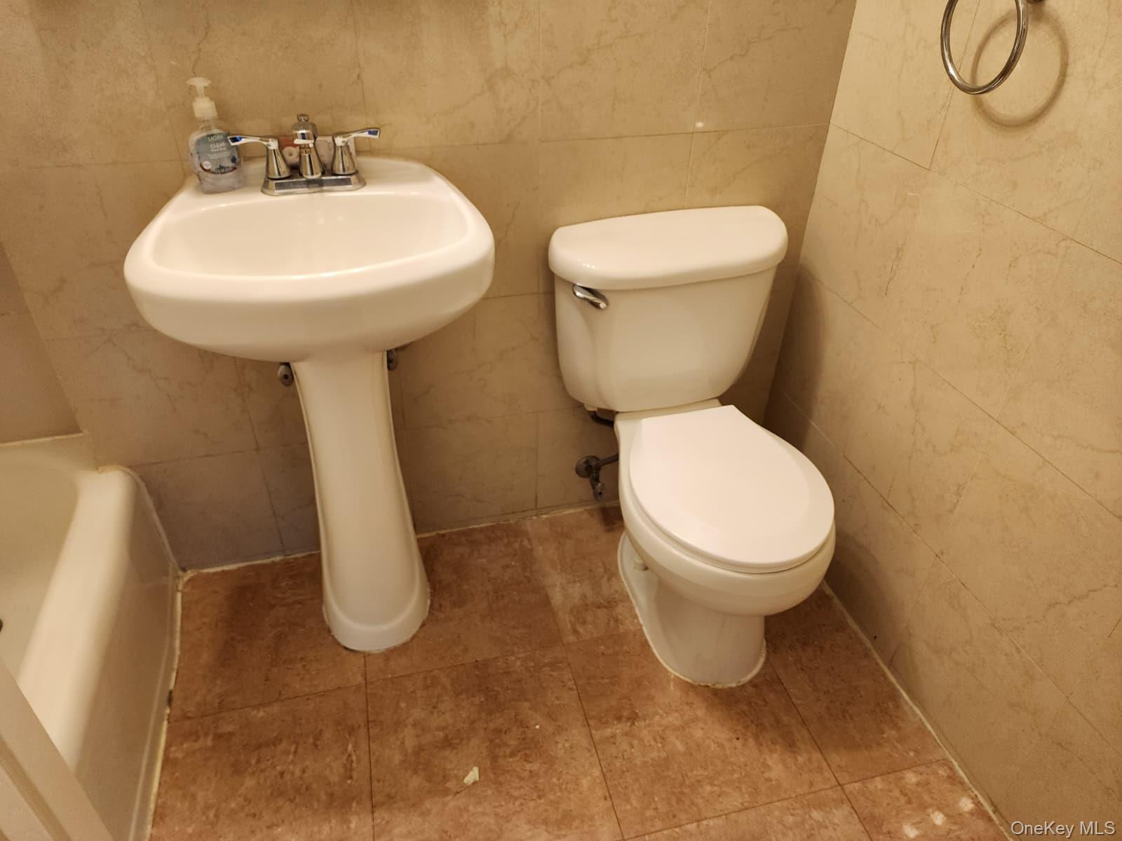 61-45 98th Street, Unit 4B photo 3