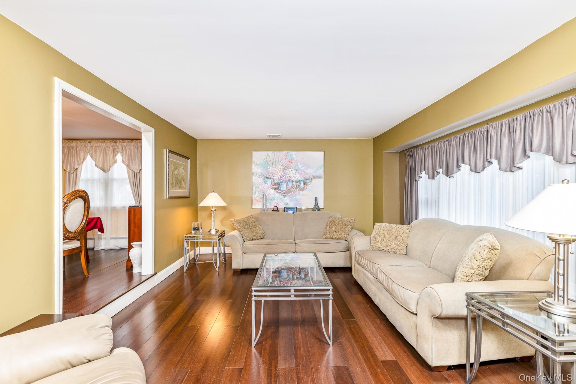 19 Knoll Lane – For Sale photo 3