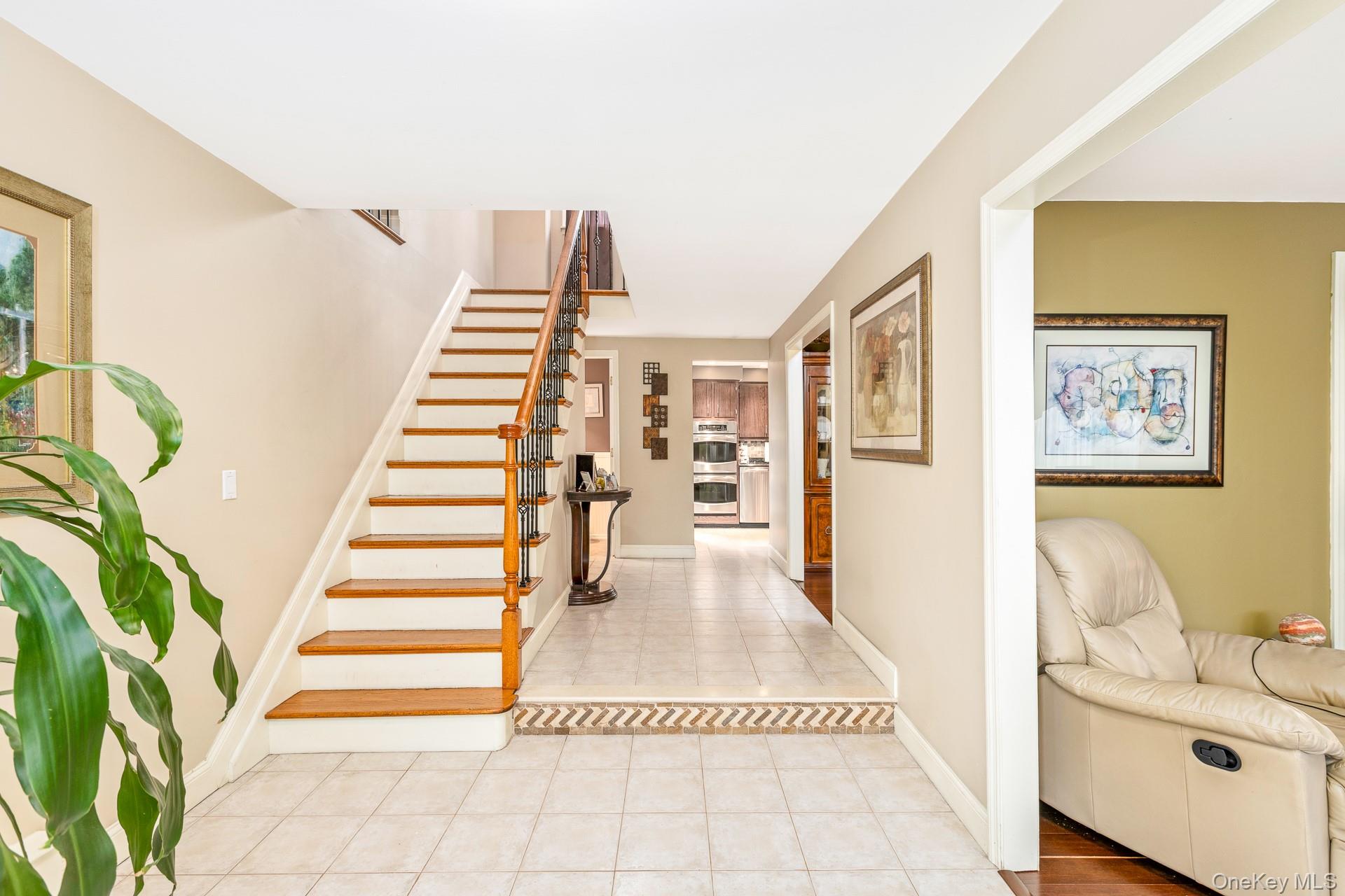 19 Knoll Lane – For Sale photo 5