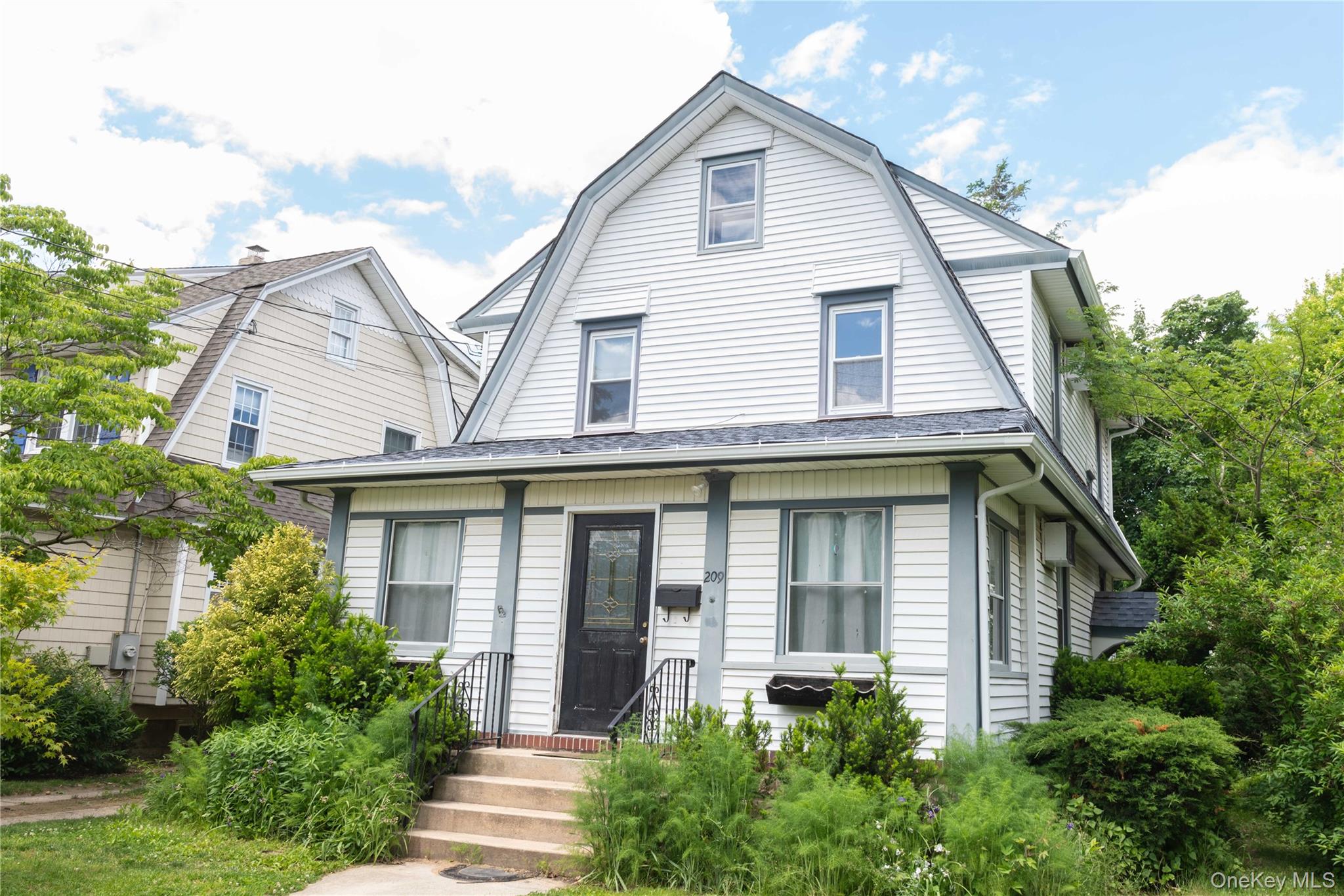209 Sherman Street – For Sale