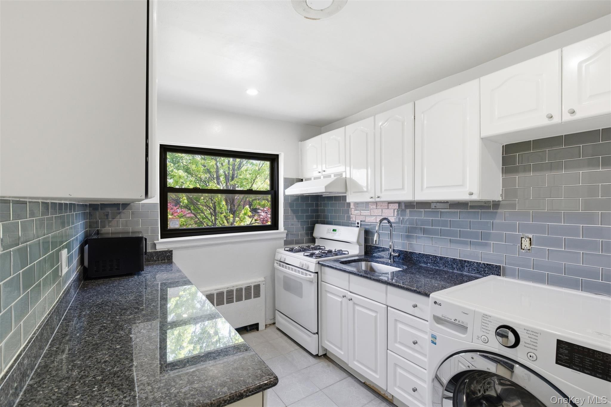 220-17 75th Avenue, Unit 85A2 photo 3