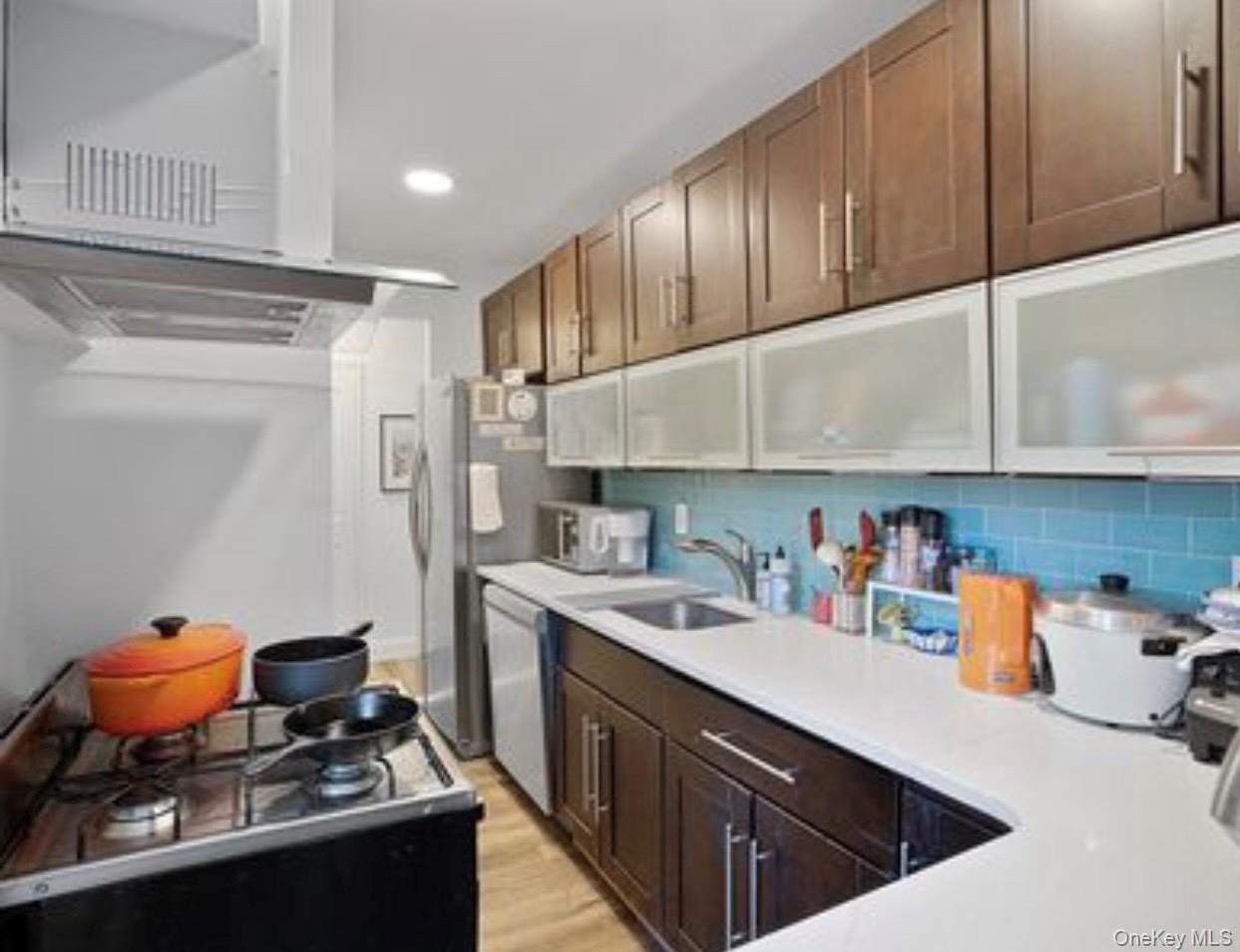 67-40 Yellowstone Boulevard, Unit 6L photo 5