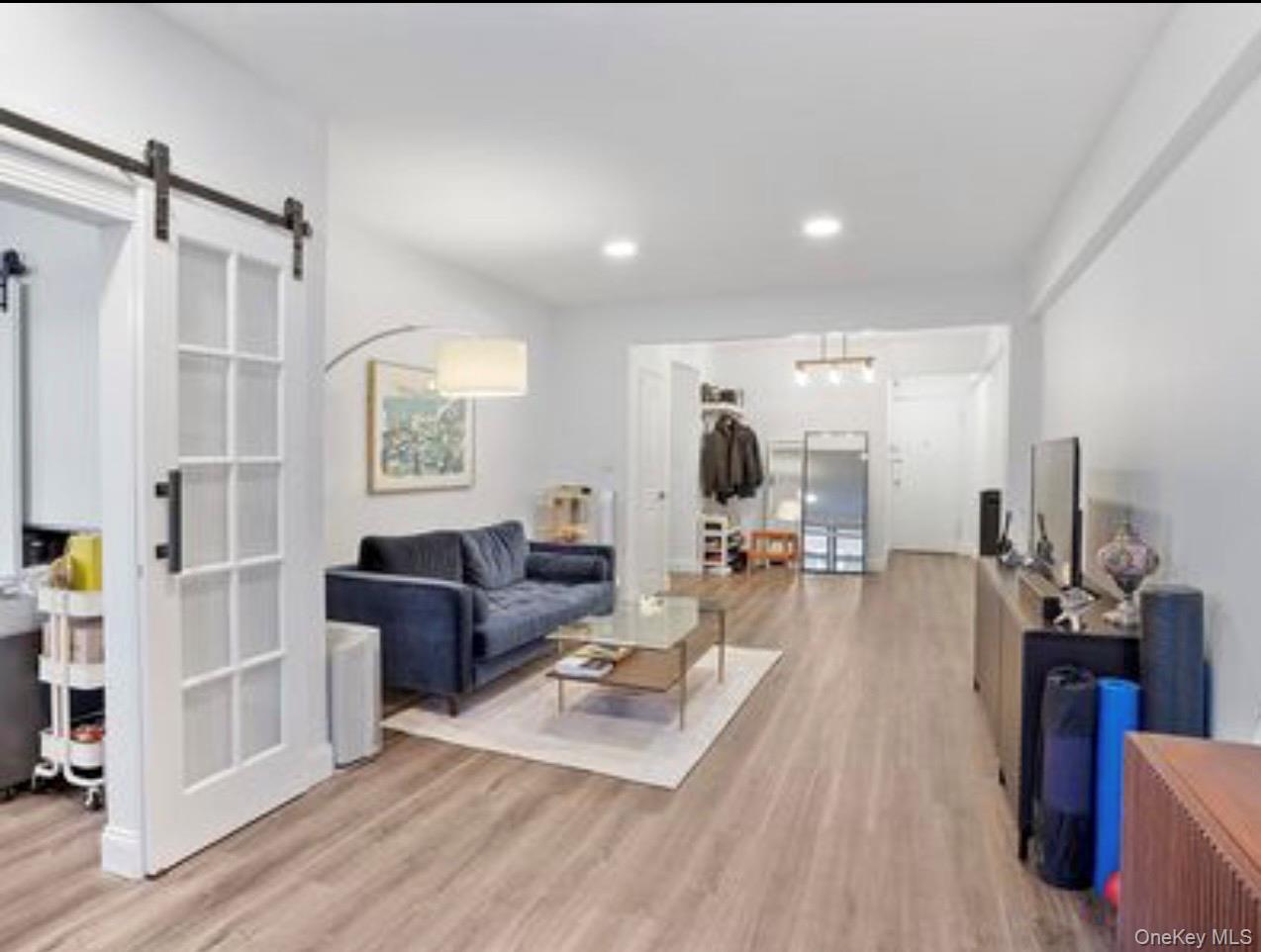 67-40 Yellowstone Boulevard, Unit 6L photo 3