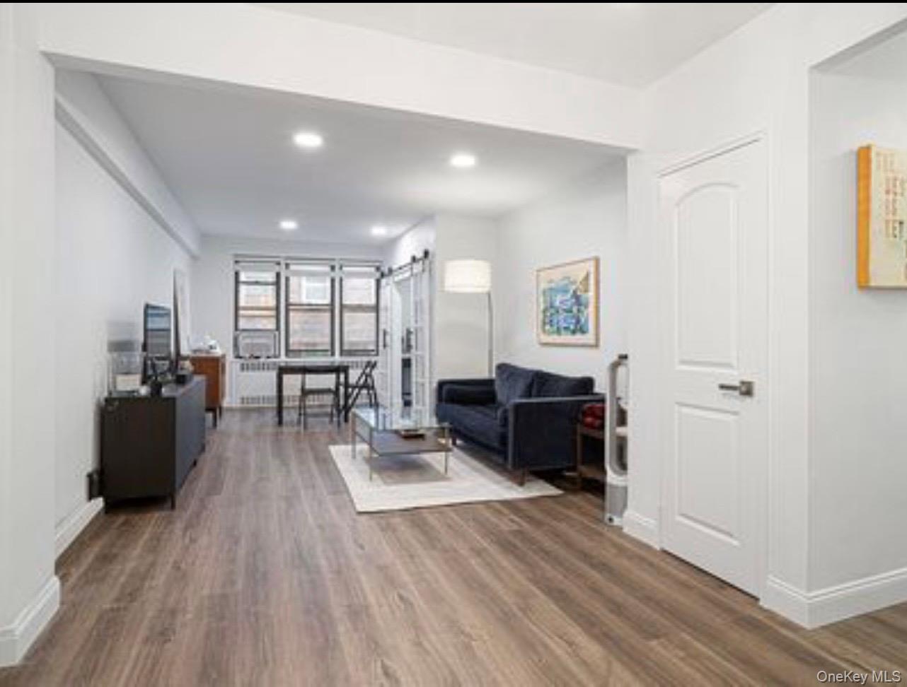 67-40 Yellowstone Boulevard, Unit 6L photo 4