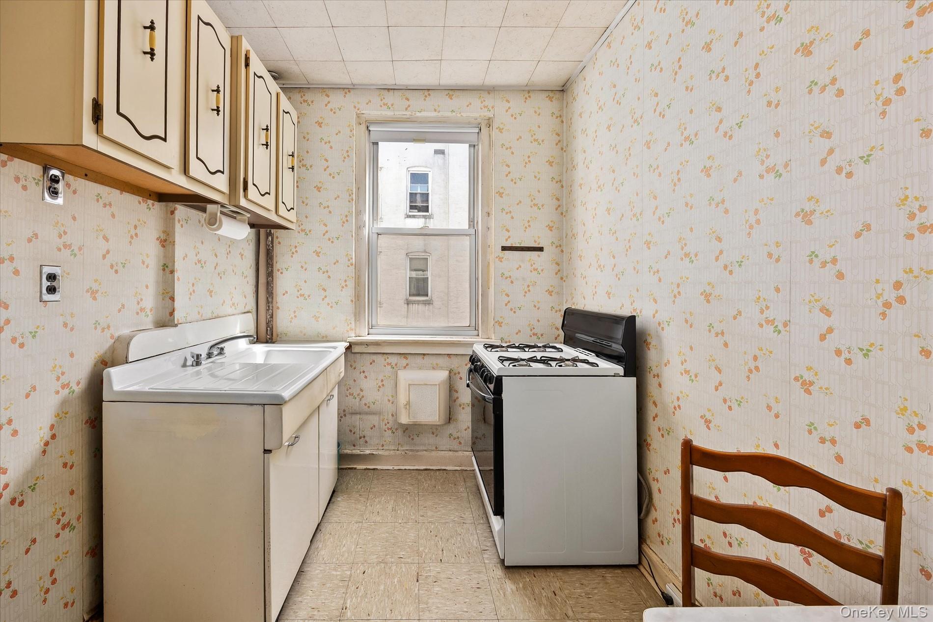 64-09 39 Avenue, Unit 43 photo 5