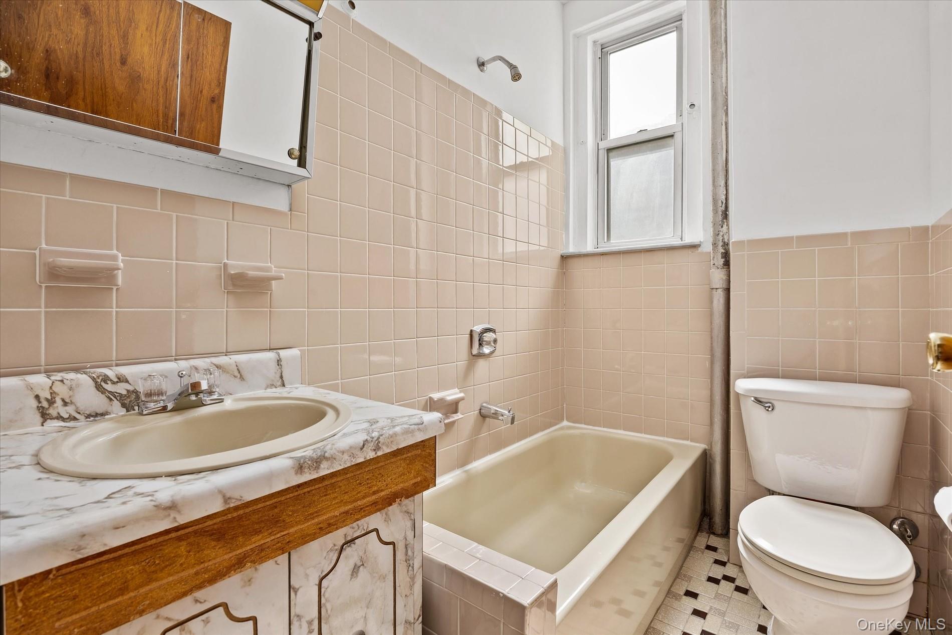 64-09 39 Avenue, Unit 43 photo 9