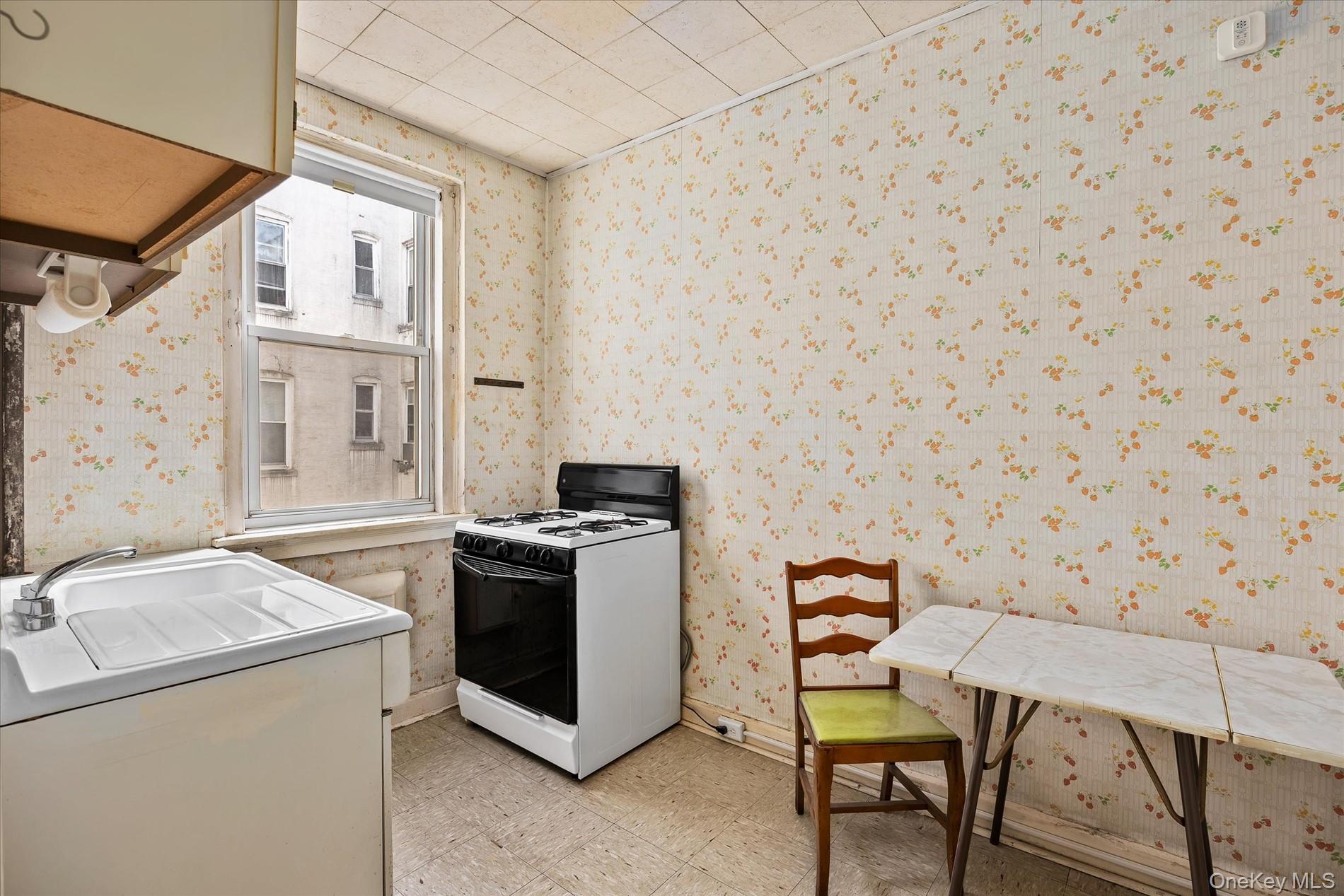 64-09 39 Avenue, Unit 43 photo 4