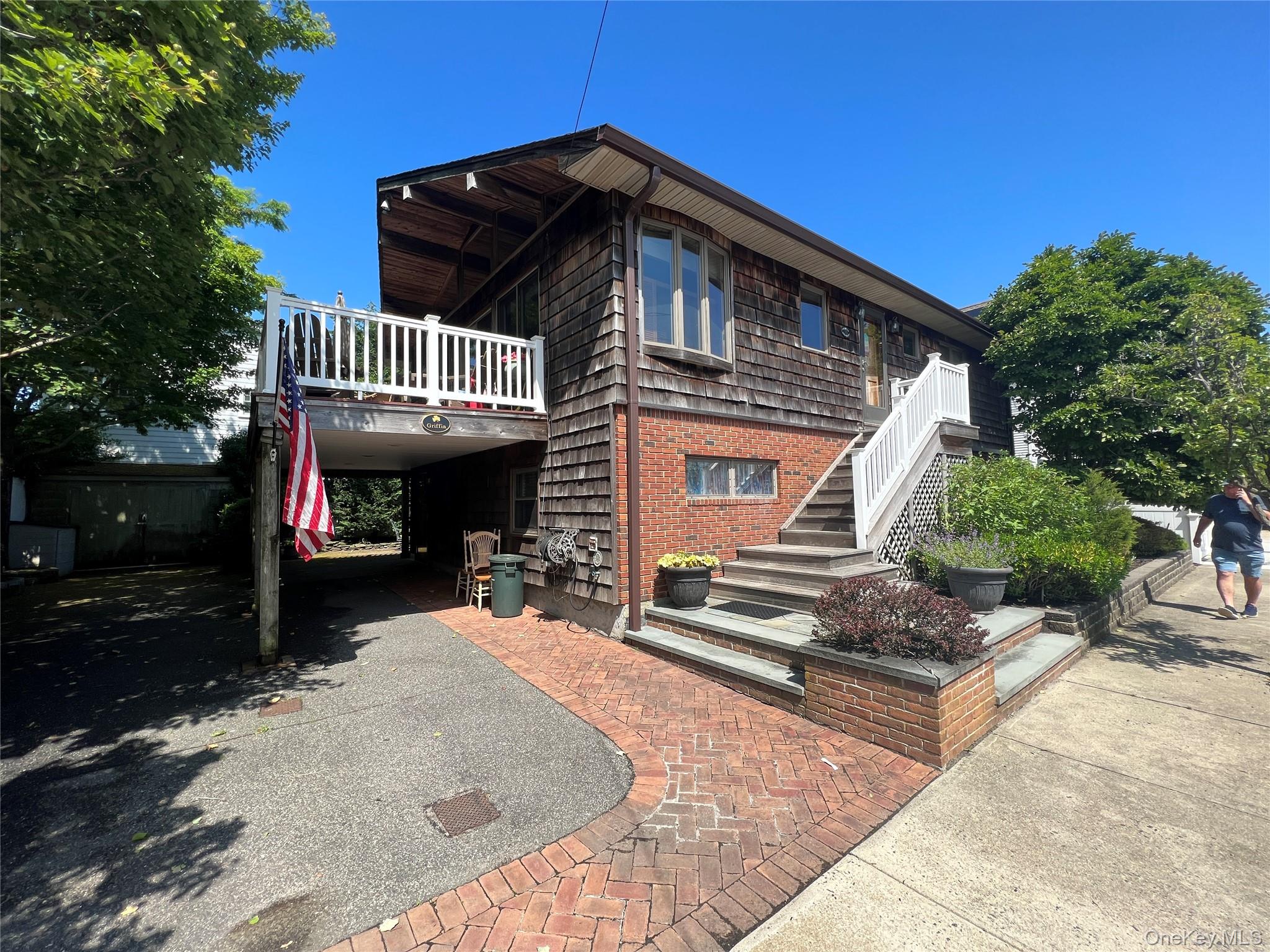 71 Garden City Avenue – For Rent