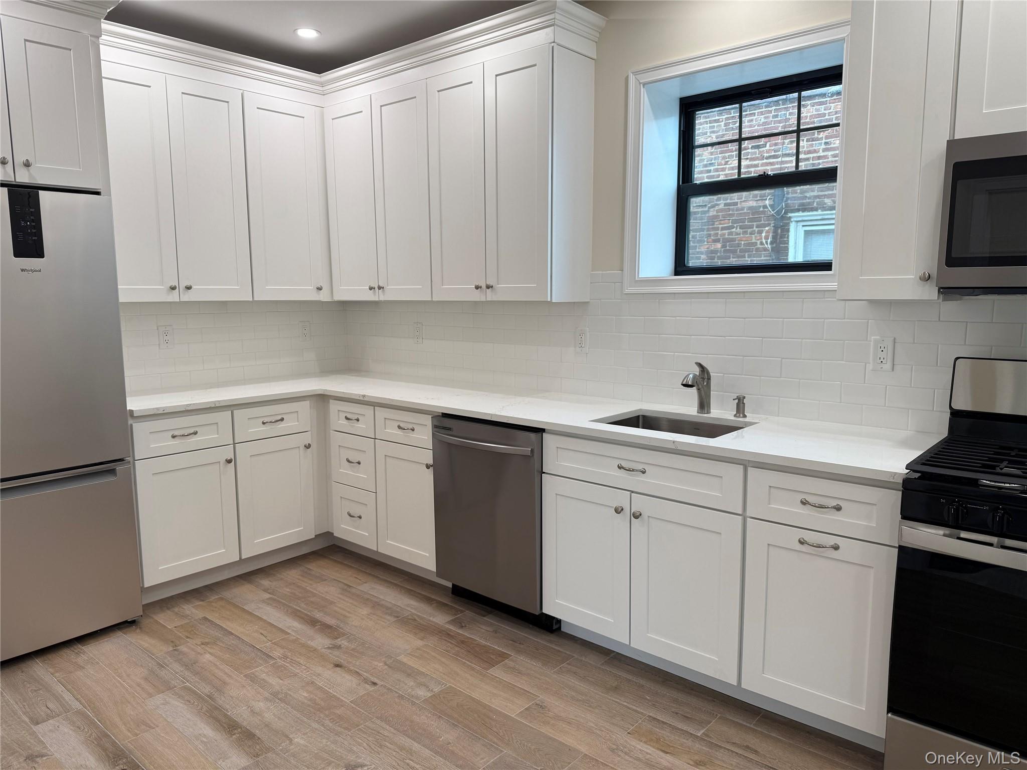 162 2nd Street, Unit 4 photo 2