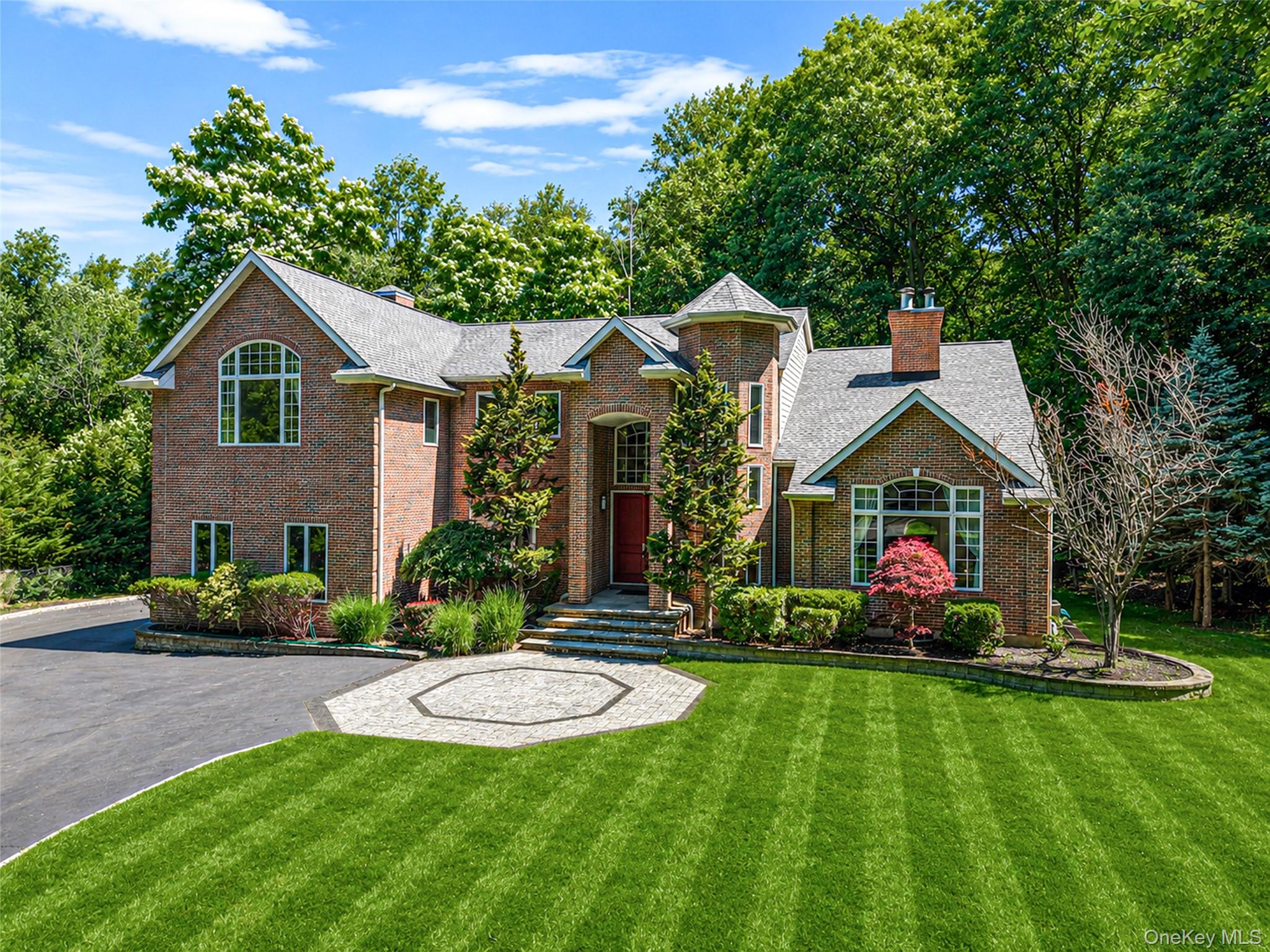 589 Landing Avenue – For Sale photo 2