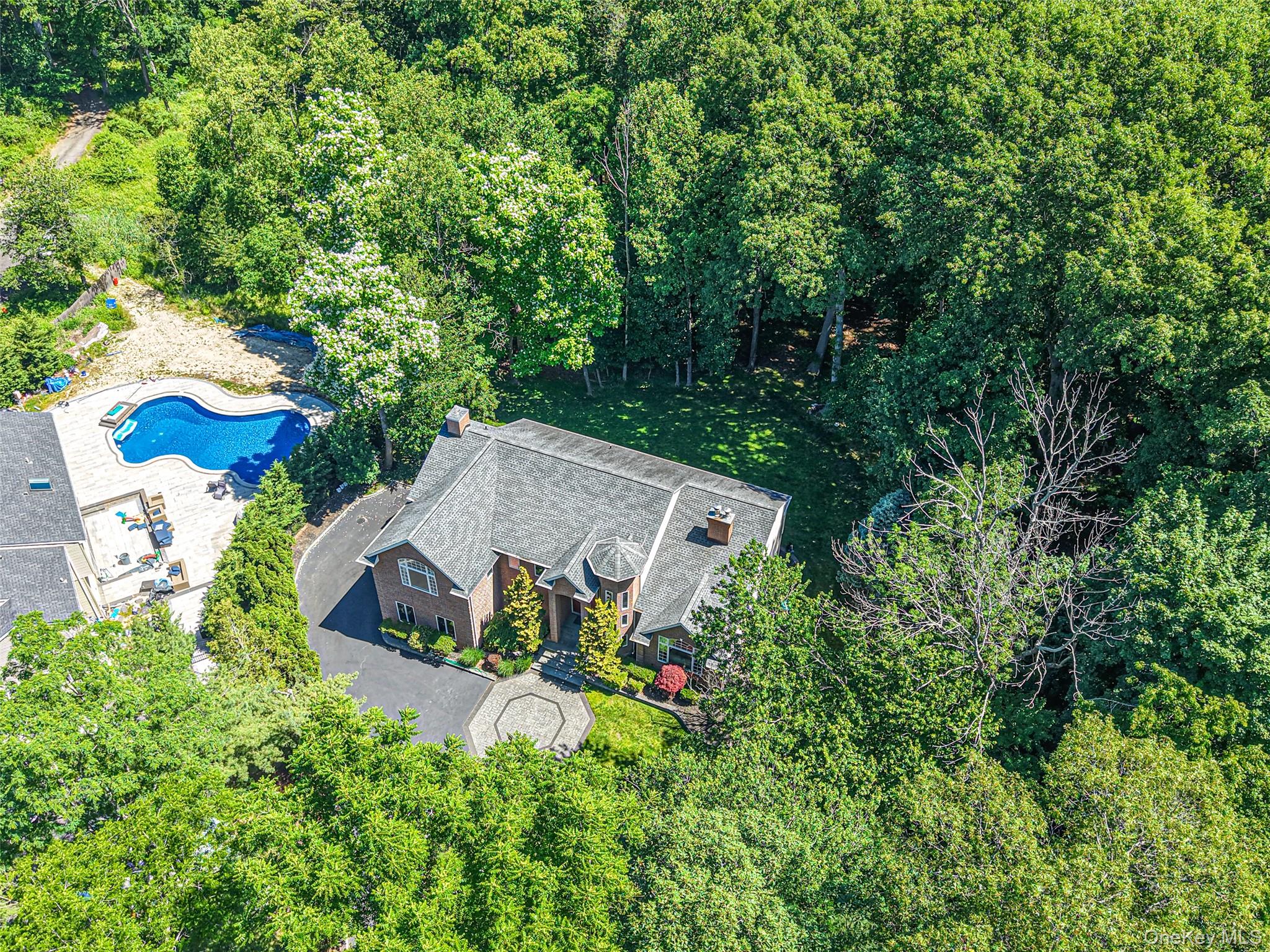 589 Landing Avenue – For Sale photo 39
