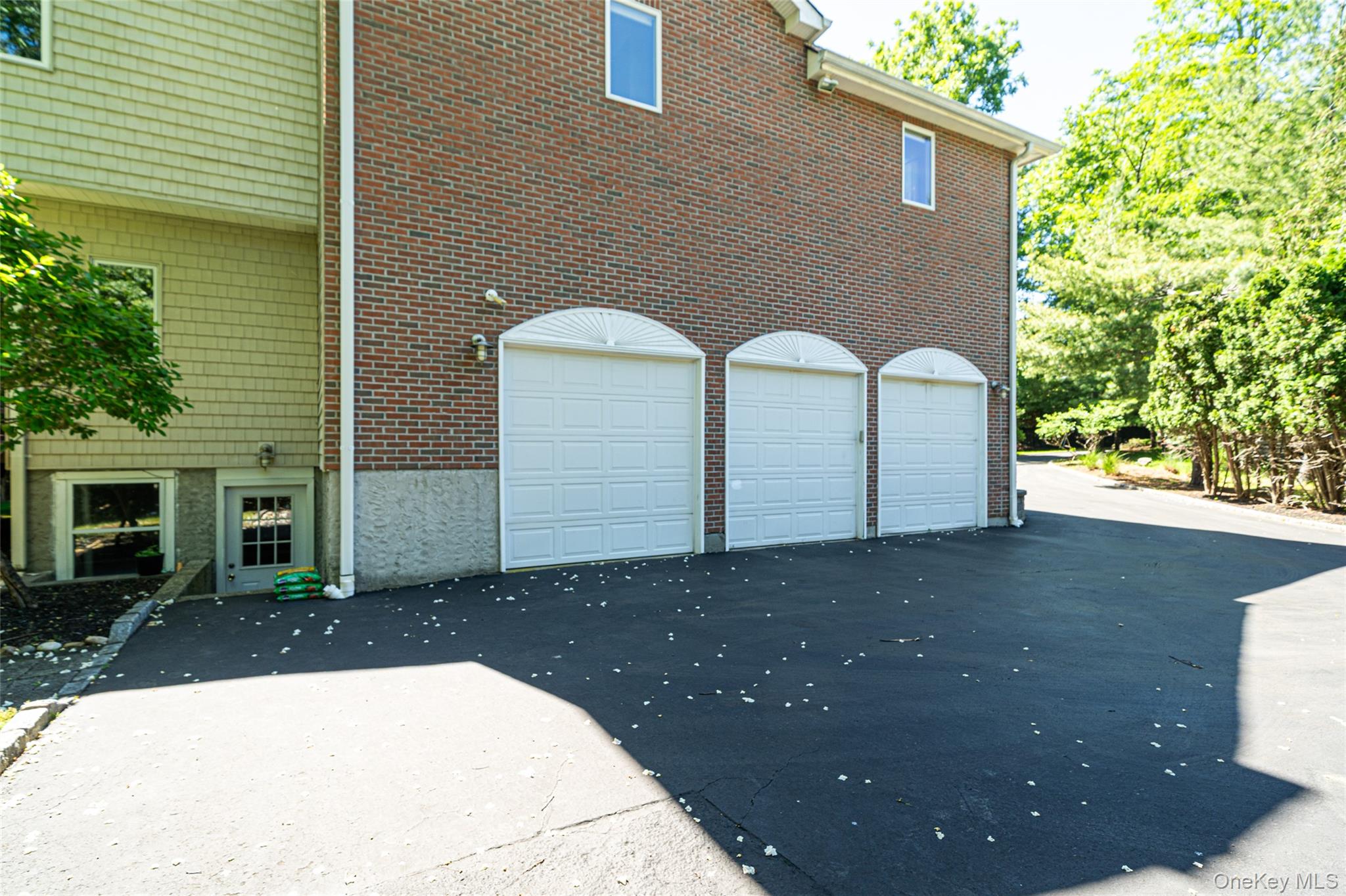 589 Landing Avenue – For Sale photo 36